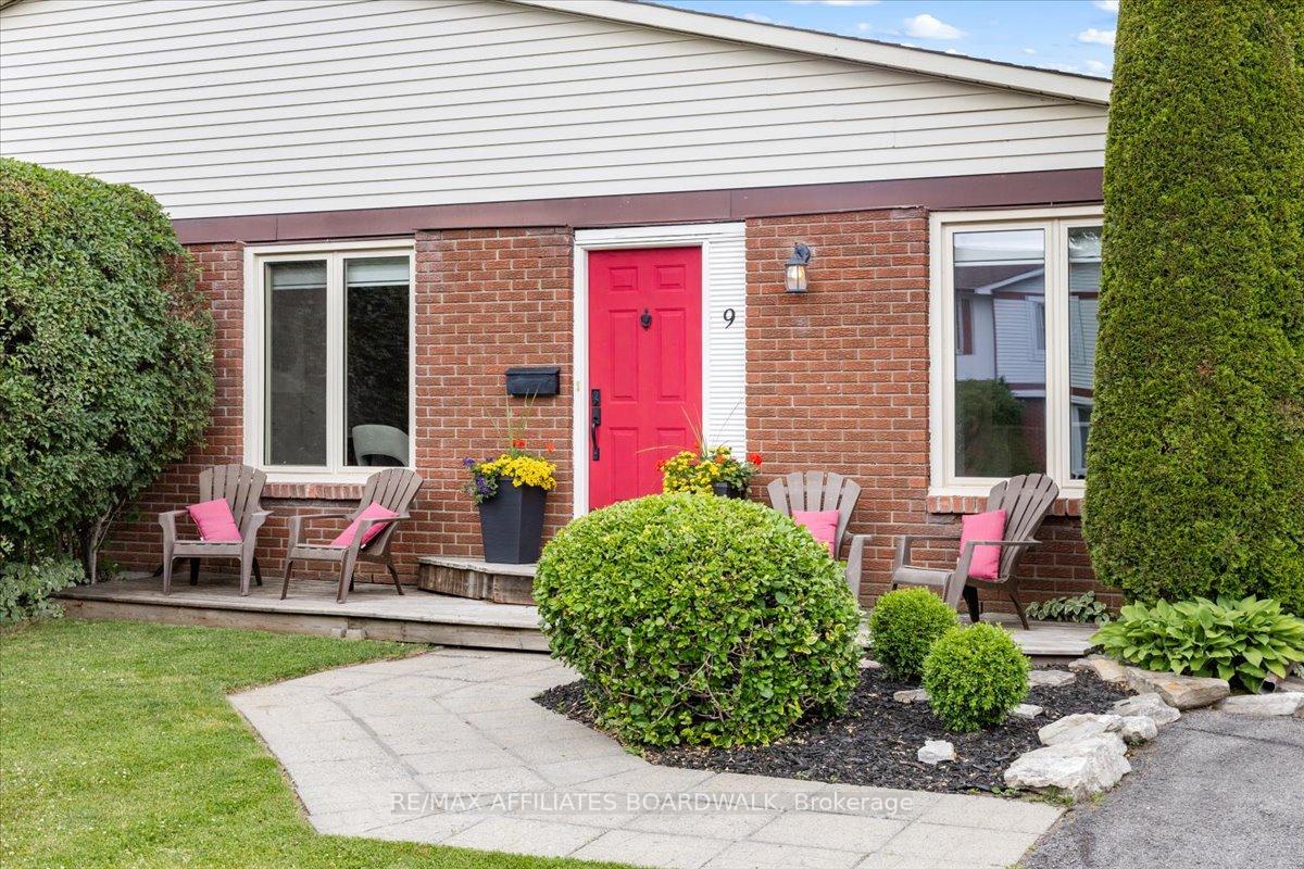 Photo 3 of 9 Melanie Crescent, Ottawa, Kanata - Glencairn/Hazeldean — HOMEH
