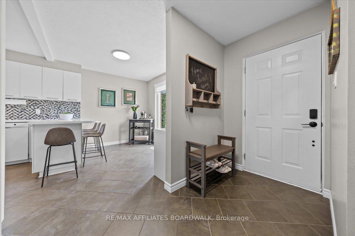Photo 4 of 9 Melanie Crescent, Ottawa, Kanata - Glencairn/Hazeldean — HOMEH