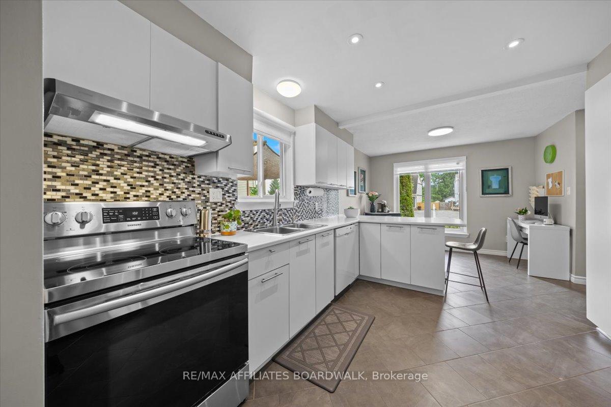 Photo 14 of 9 Melanie Crescent, Ottawa, Kanata - Glencairn/Hazeldean — HOMEH