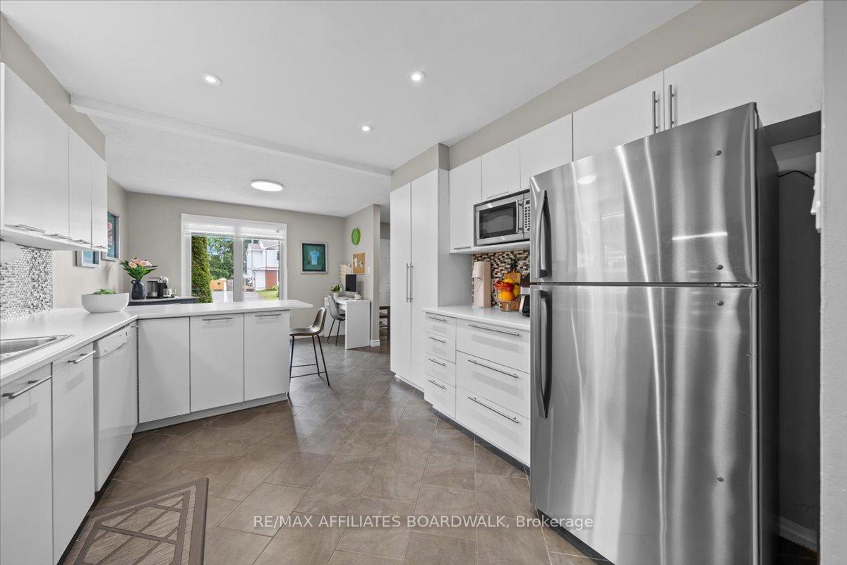 Photo 15 of 9 Melanie Crescent, Ottawa, Kanata - Glencairn/Hazeldean — HOMEH