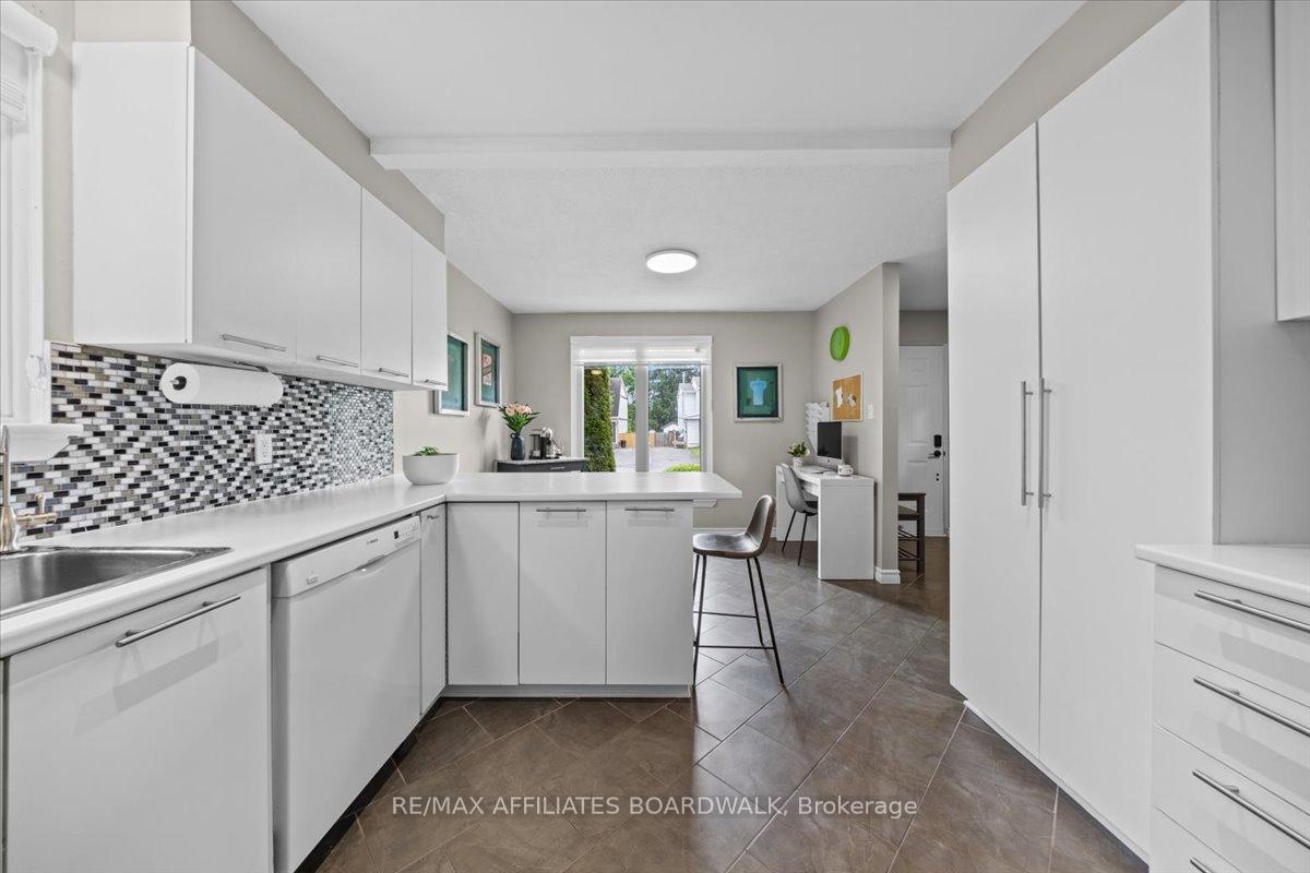 Photo 16 of 9 Melanie Crescent, Ottawa, Kanata - Glencairn/Hazeldean — HOMEH