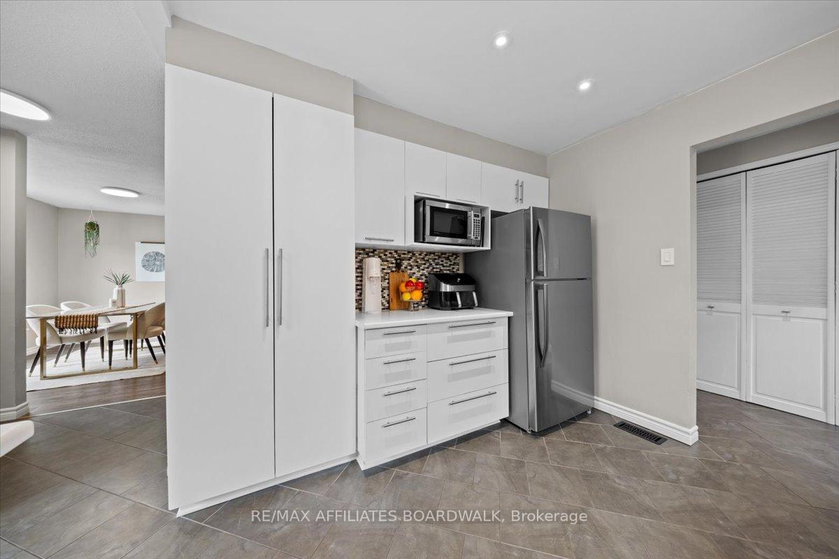 Photo 18 of 9 Melanie Crescent, Ottawa, Kanata - Glencairn/Hazeldean — HOMEH