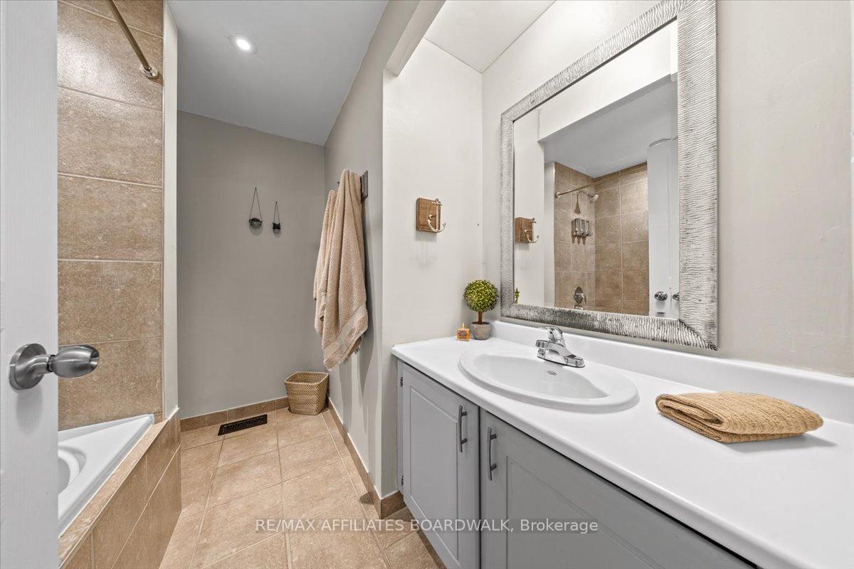 Photo 31 of 9 Melanie Crescent, Ottawa, Kanata - Glencairn/Hazeldean — HOMEH