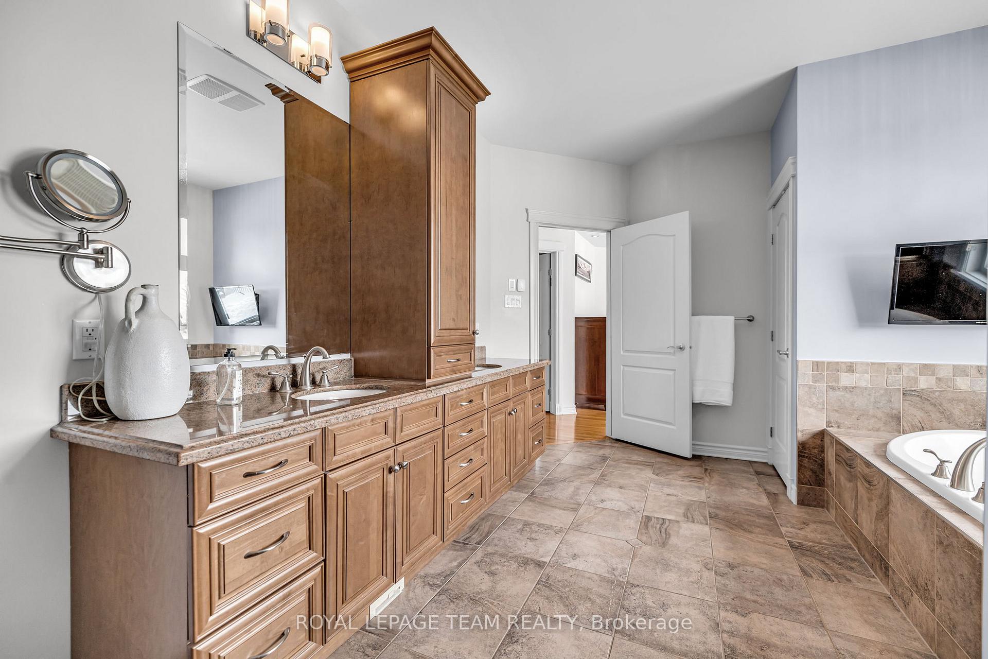 Photo 24 of 648 Caracara Drive, Ottawa, Manotick East to Manotick Station — HOMEH