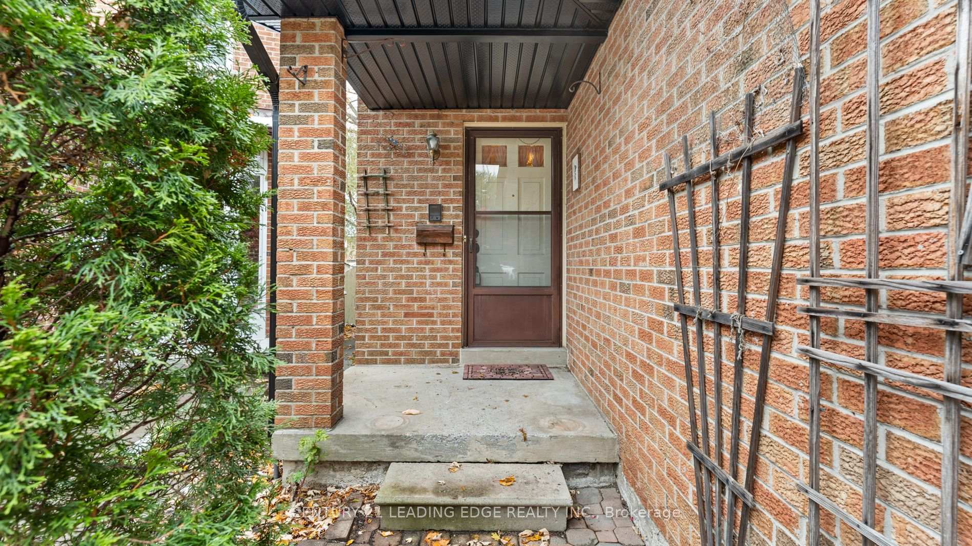 Photo 3 of 15 Radford Crescent, Markham, Sherwood-Amberglen — HOMEH