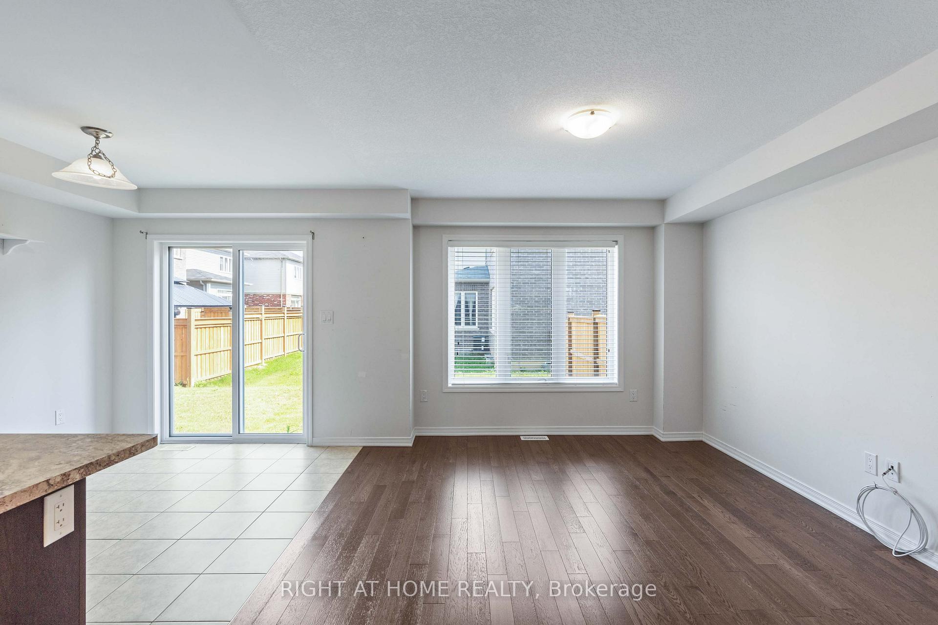 Photo 12 of 320 Pumpkin Pass, Hamilton, Binbrook — HOMEH