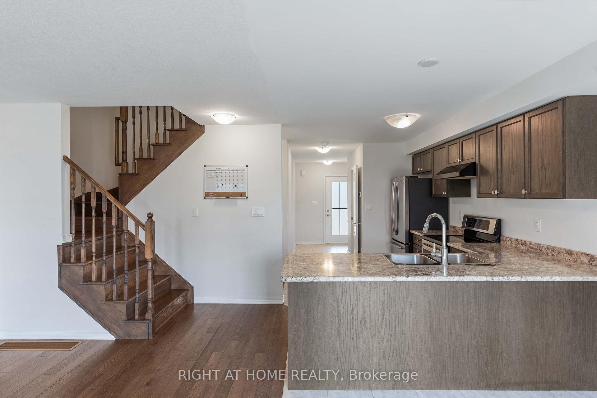 Photo 16 of 320 Pumpkin Pass, Hamilton, Binbrook — HOMEH