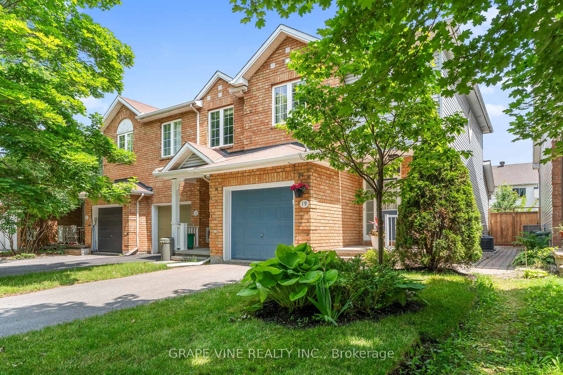 Photo 2 of 19 Gray Crescent, Ottawa, Kanata - Beaverbrook — HOMEH