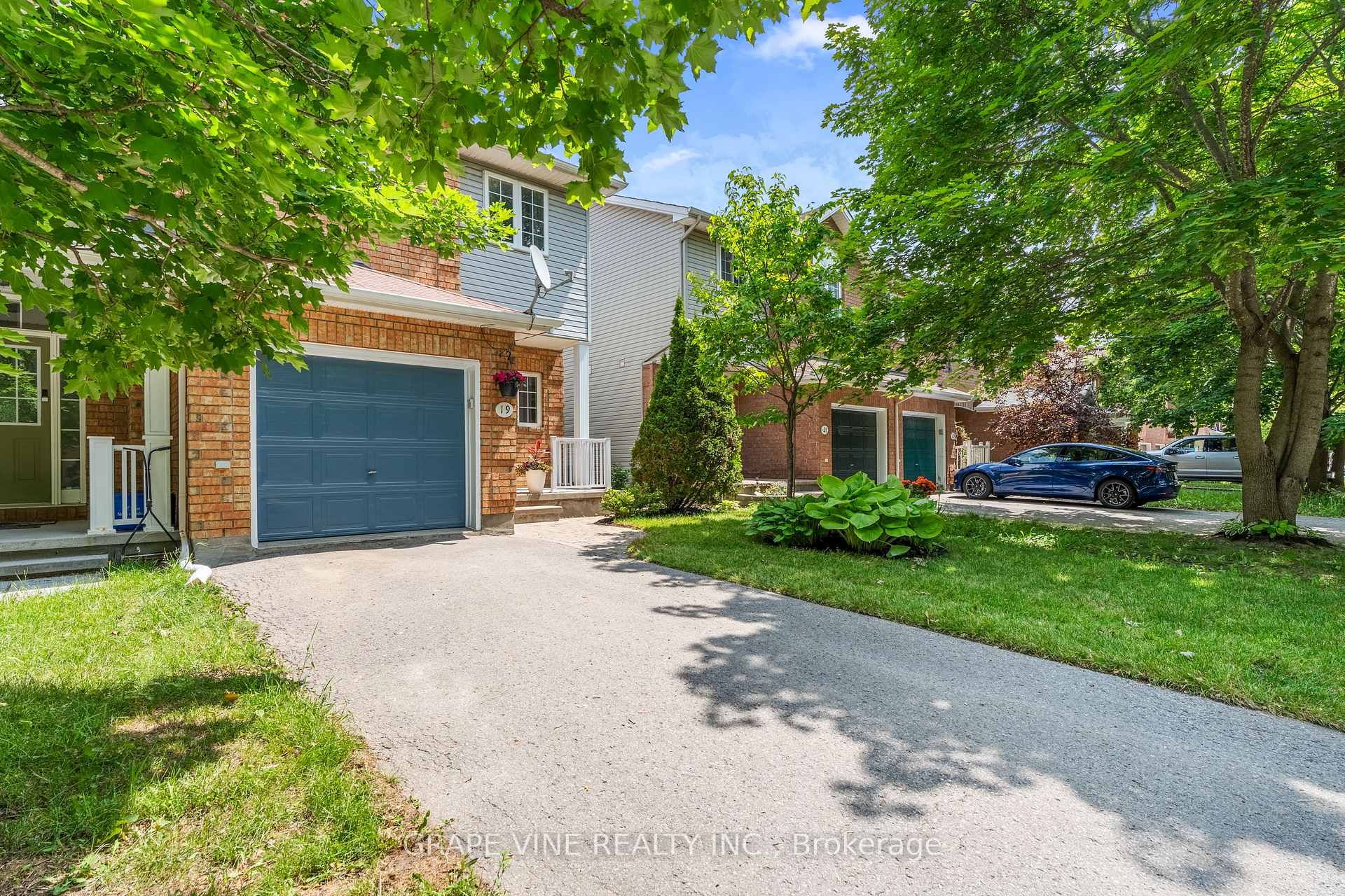 Photo 3 of 19 Gray Crescent, Ottawa, Kanata - Beaverbrook — HOMEH