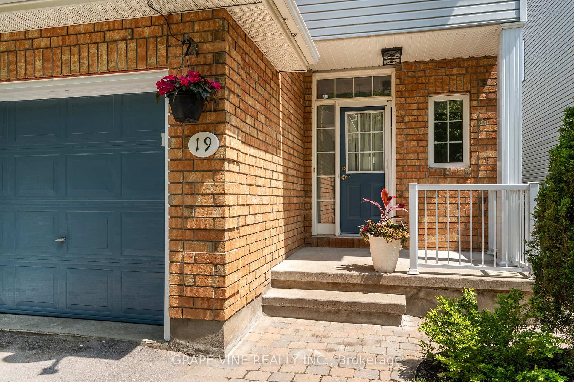 Photo 4 of 19 Gray Crescent, Ottawa, Kanata - Beaverbrook — HOMEH