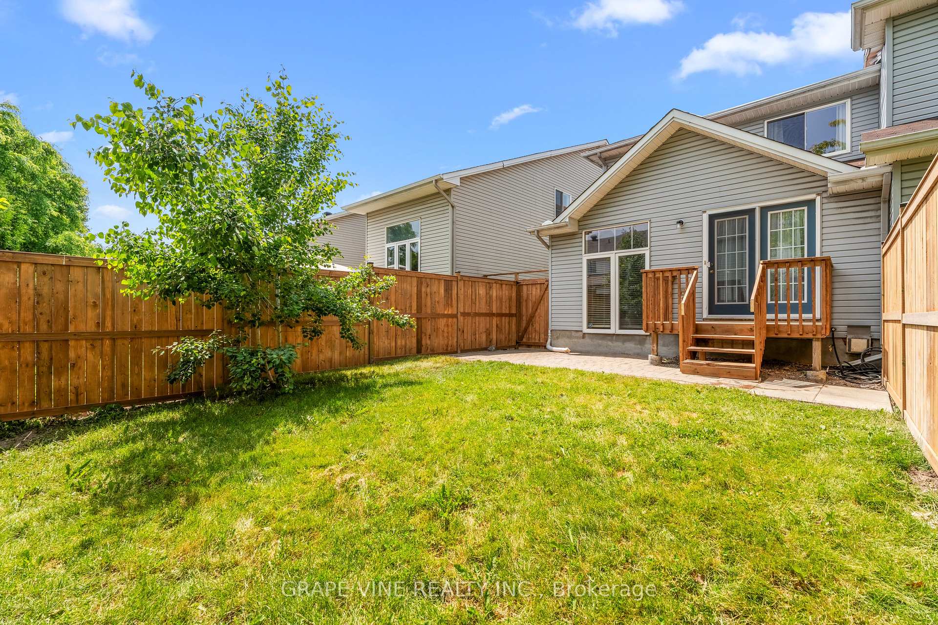 Photo 7 of 19 Gray Crescent, Ottawa, Kanata - Beaverbrook — HOMEH