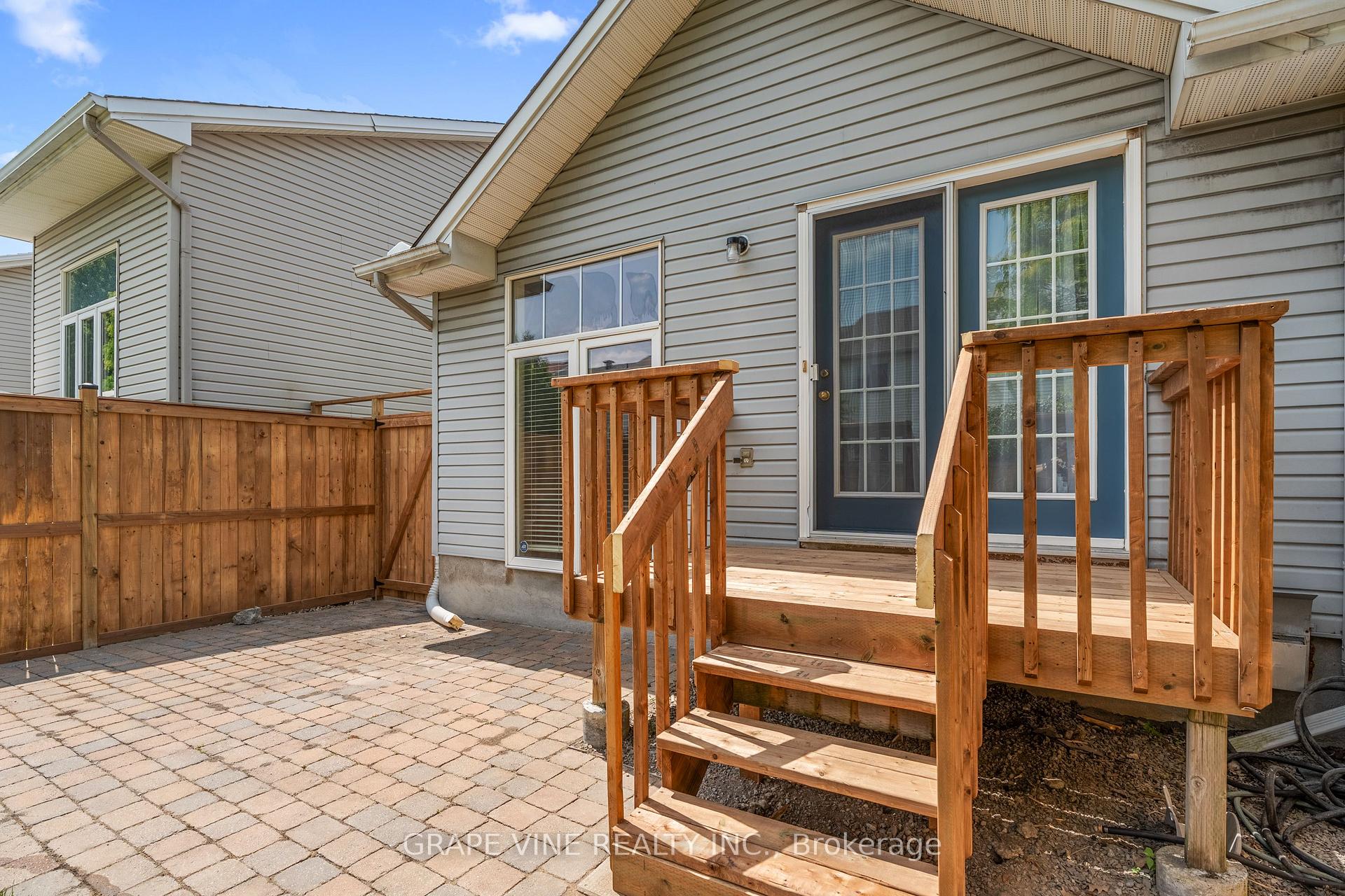 Photo 8 of 19 Gray Crescent, Ottawa, Kanata - Beaverbrook — HOMEH