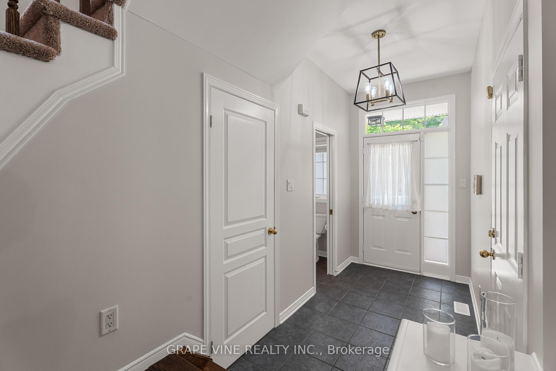 Photo 9 of 19 Gray Crescent, Ottawa, Kanata - Beaverbrook — HOMEH
