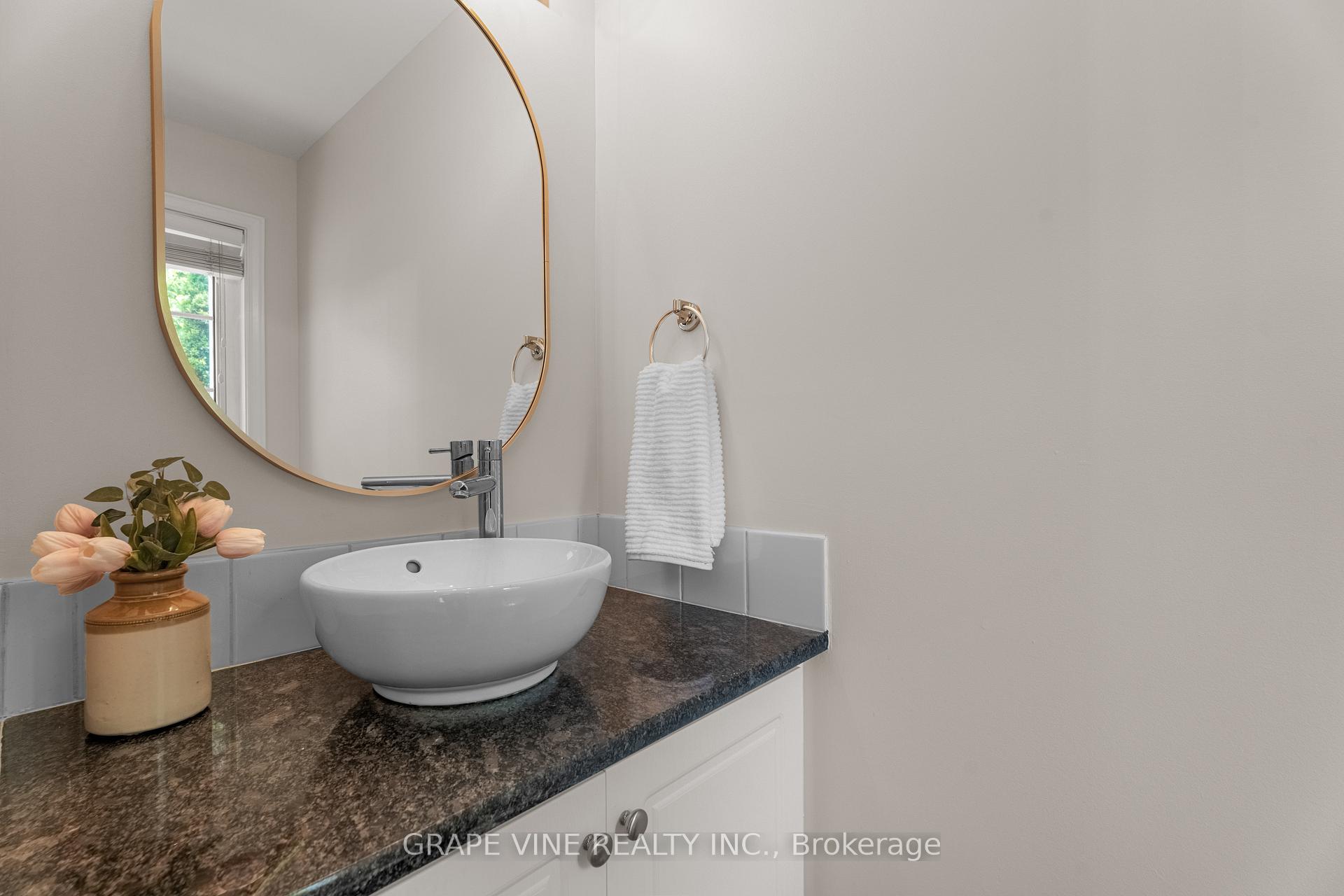 Photo 11 of 19 Gray Crescent, Ottawa, Kanata - Beaverbrook — HOMEH