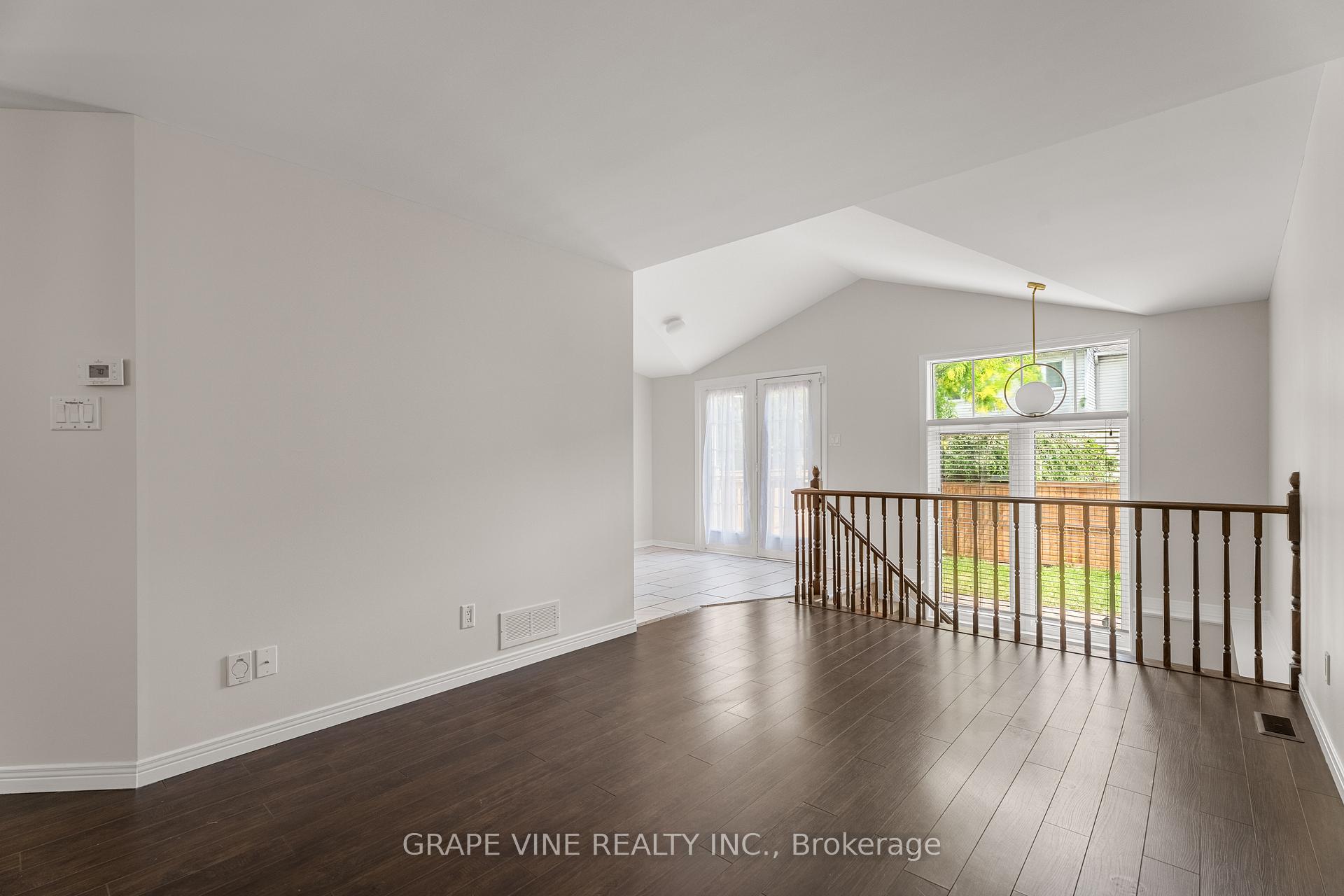 Photo 18 of 19 Gray Crescent, Ottawa, Kanata - Beaverbrook — HOMEH