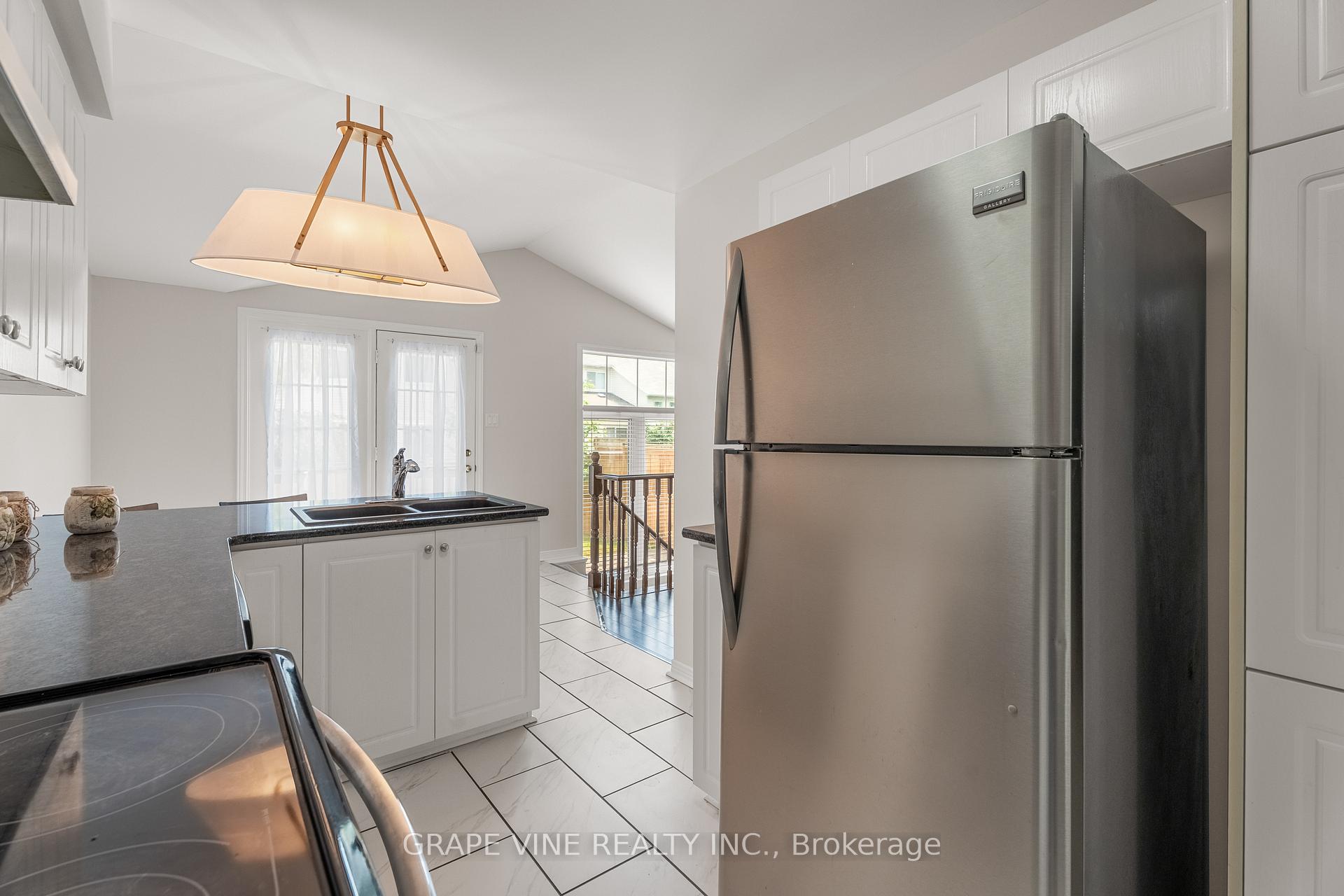 Photo 21 of 19 Gray Crescent, Ottawa, Kanata - Beaverbrook — HOMEH