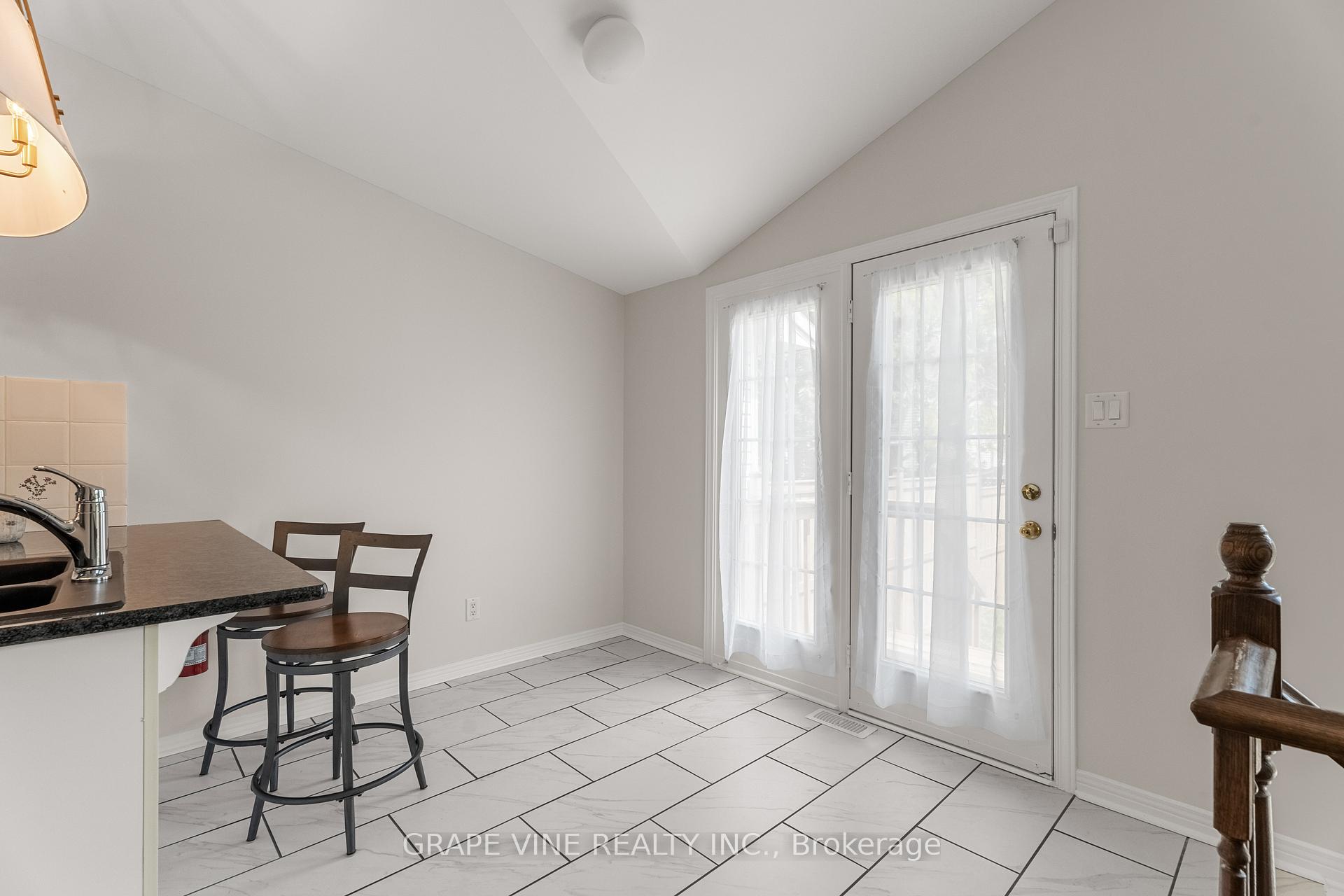 Photo 22 of 19 Gray Crescent, Ottawa, Kanata - Beaverbrook — HOMEH