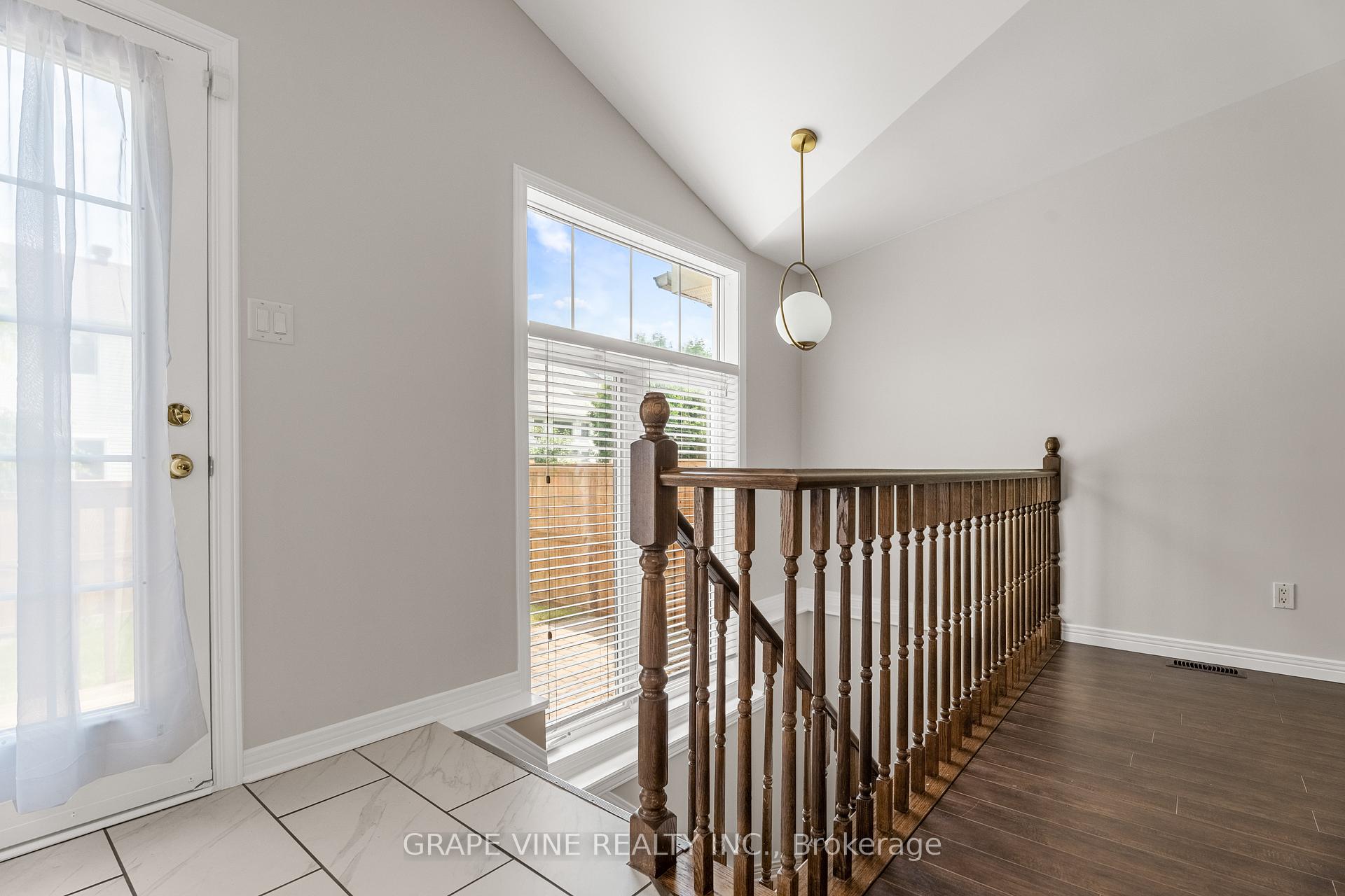 Photo 24 of 19 Gray Crescent, Ottawa, Kanata - Beaverbrook — HOMEH