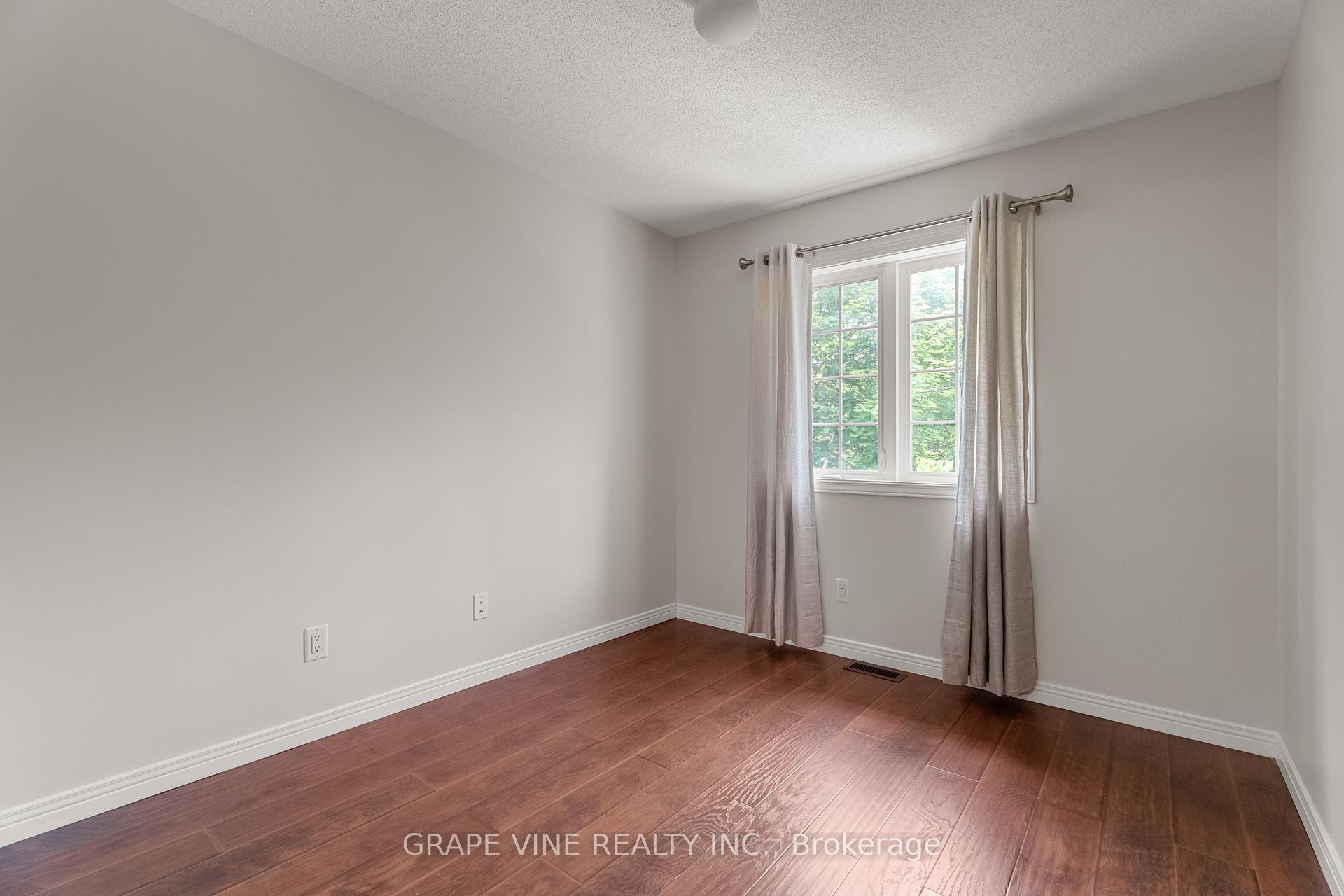 Photo 33 of 19 Gray Crescent, Ottawa, Kanata - Beaverbrook — HOMEH