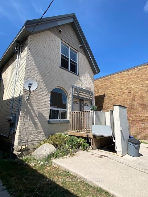 Front of 1048 Dundas Street