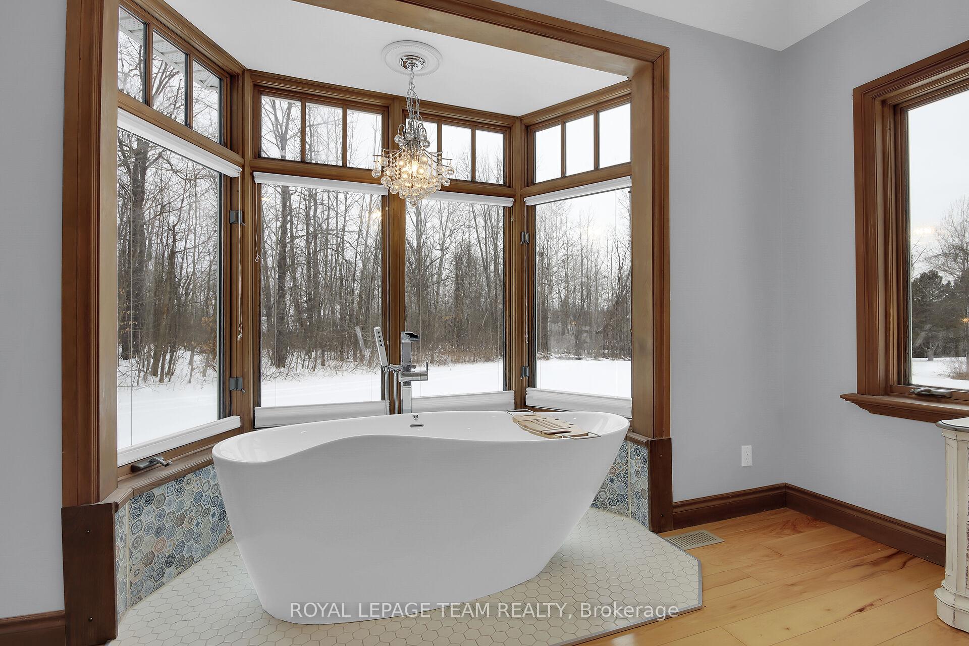 Photo 23 of 1465 Squire Drive, Ottawa, Manotick East to Manotick Station — HOMEH