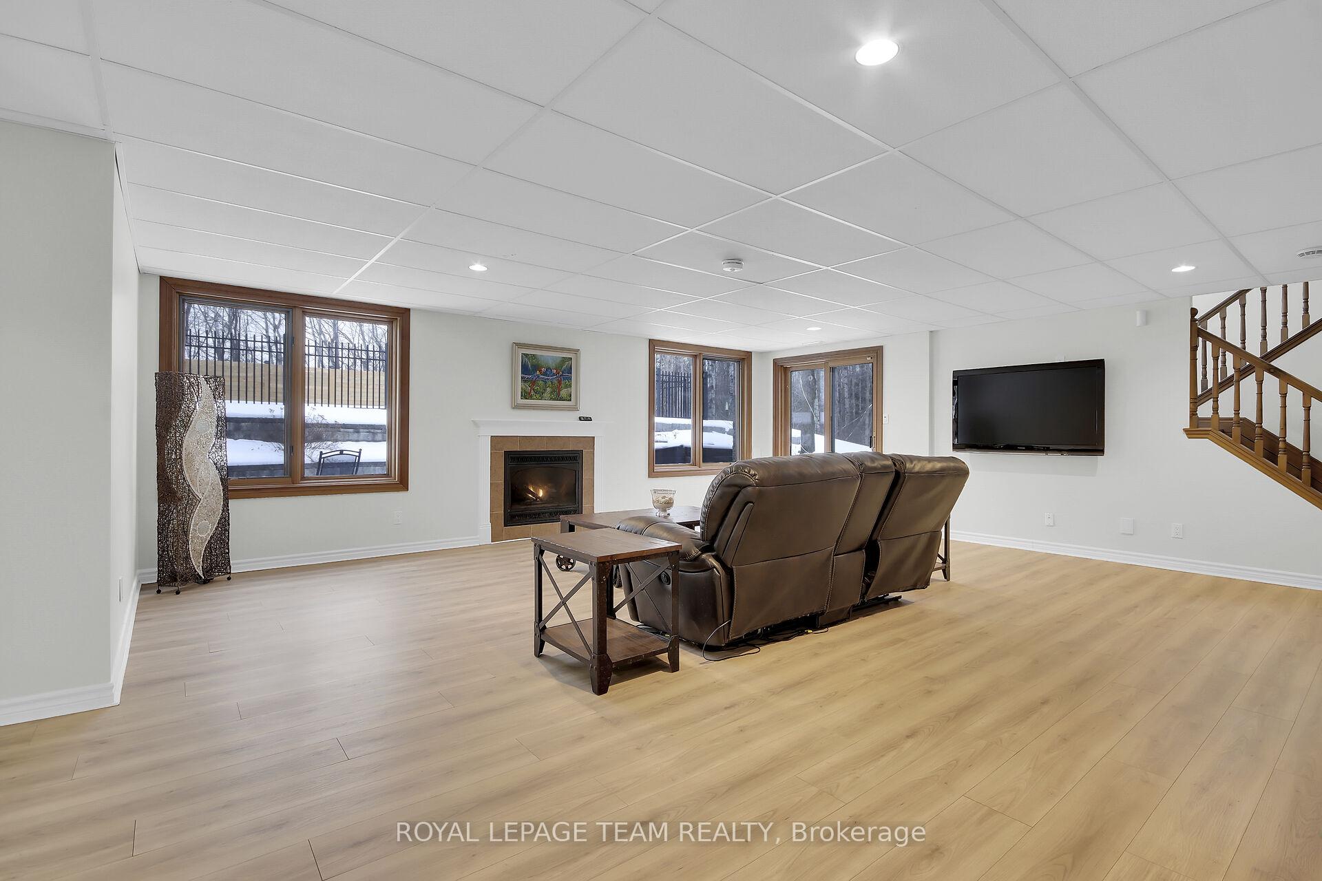 Photo 31 of 1465 Squire Drive, Ottawa, Manotick East to Manotick Station — HOMEH