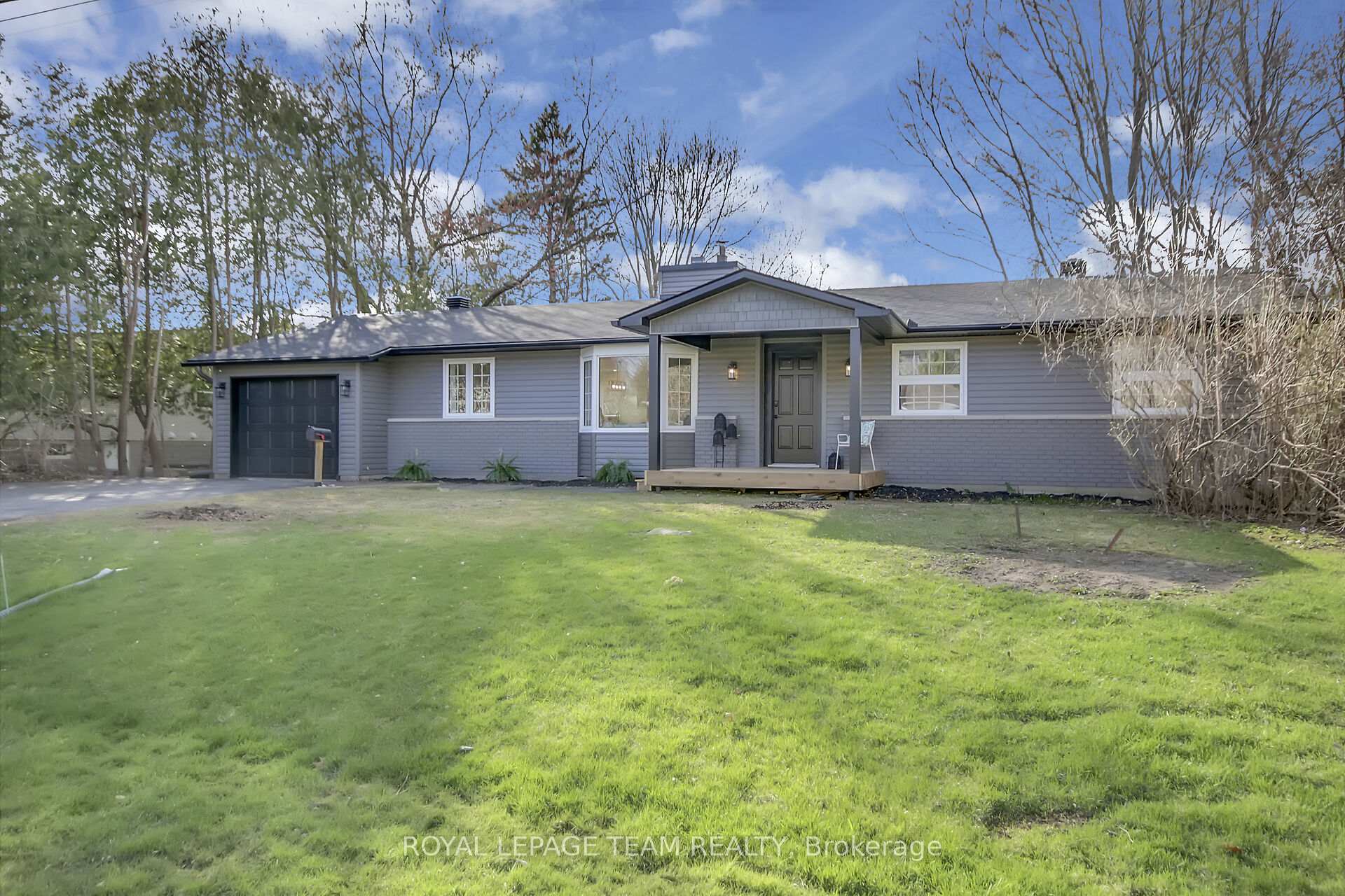 Photo 1 of 5393 Riverside Crescent, Ottawa, Manotick Long Island & Nicholls Island — HOMEH