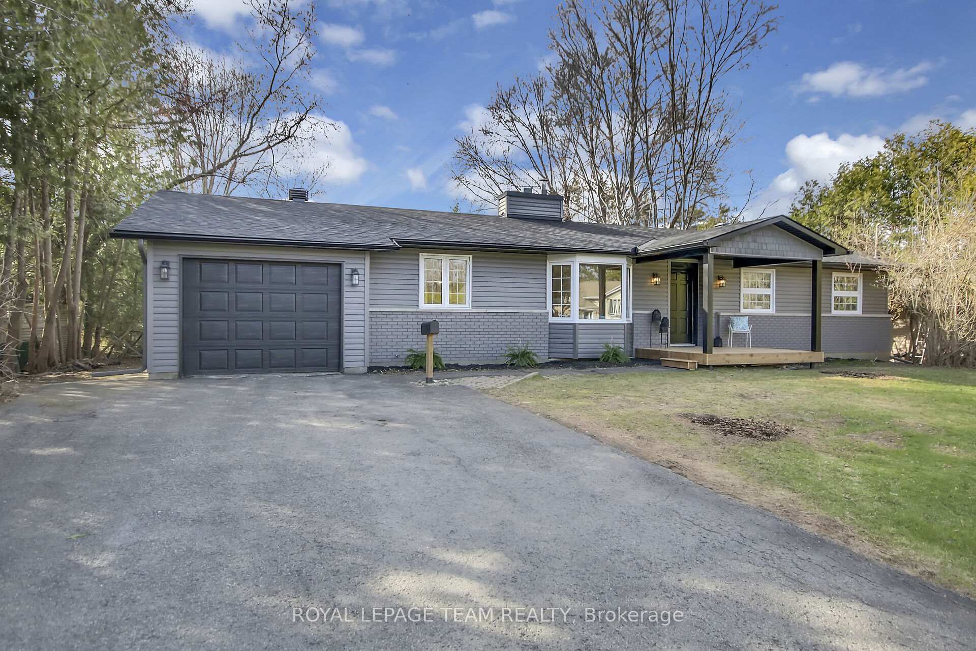 Photo 2 of 5393 Riverside Crescent, Ottawa, Manotick Long Island & Nicholls Island — HOMEH