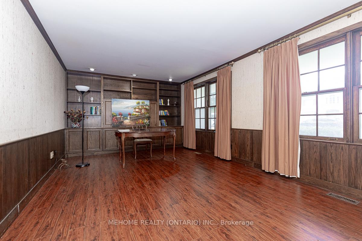 Photo 12 of 9 Laureleaf Road, Markham, Bayview Glen — HOMEH