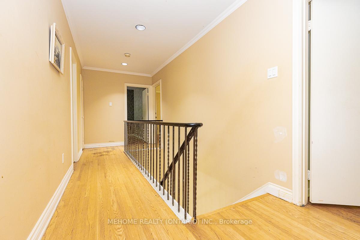 Photo 13 of 9 Laureleaf Road, Markham, Bayview Glen — HOMEH