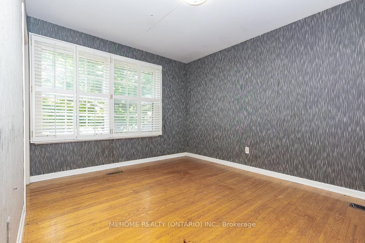 Photo 15 of 9 Laureleaf Road, Markham, Bayview Glen — HOMEH