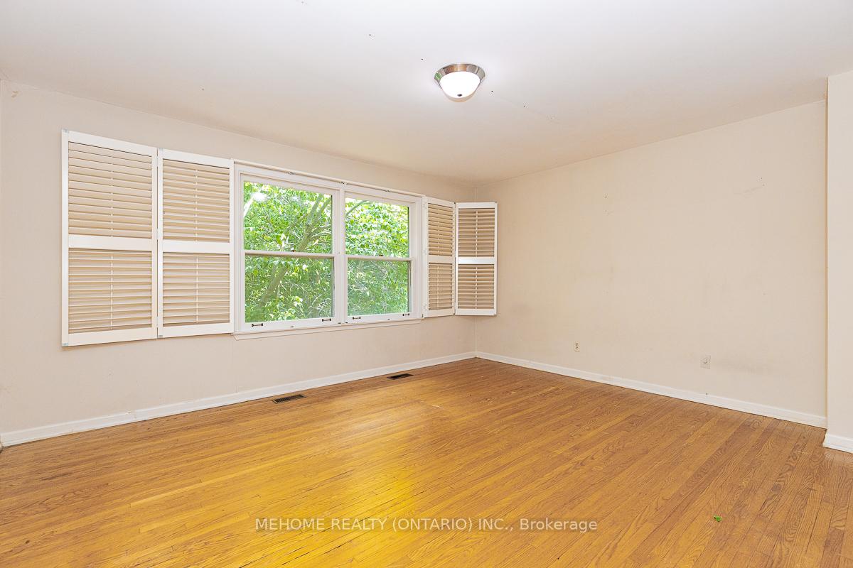 Photo 17 of 9 Laureleaf Road, Markham, Bayview Glen — HOMEH