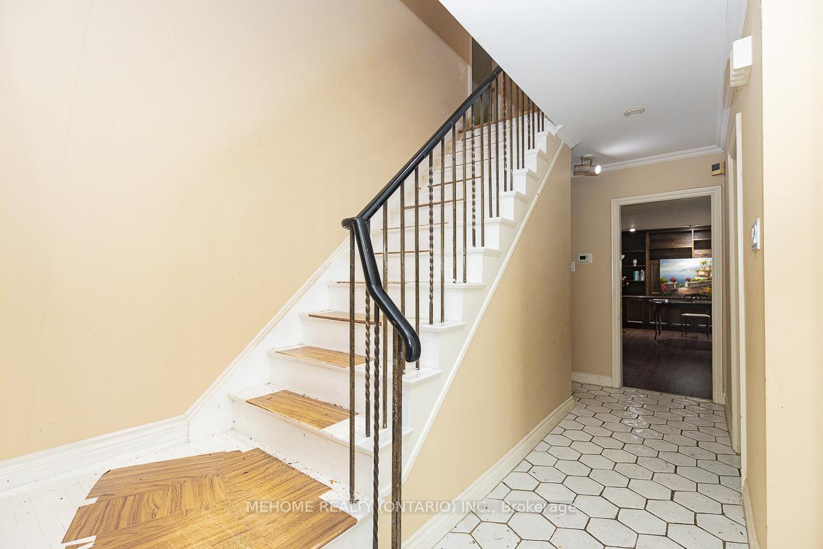 Photo 19 of 9 Laureleaf Road, Markham, Bayview Glen — HOMEH