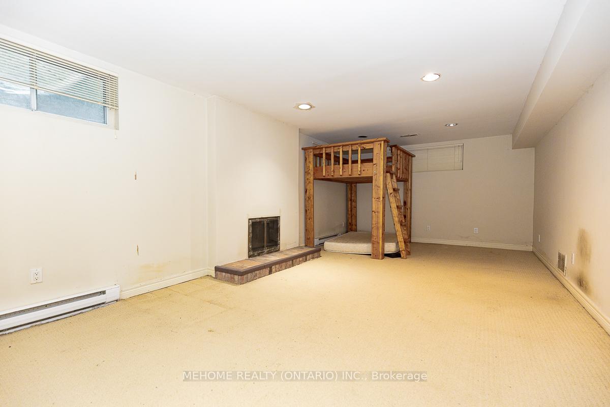 Photo 22 of 9 Laureleaf Road, Markham, Bayview Glen — HOMEH
