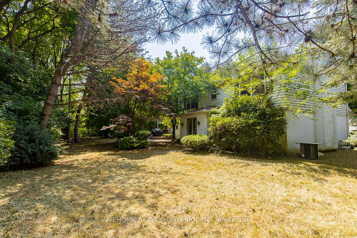 Photo 23 of 9 Laureleaf Road, Markham, Bayview Glen — HOMEH