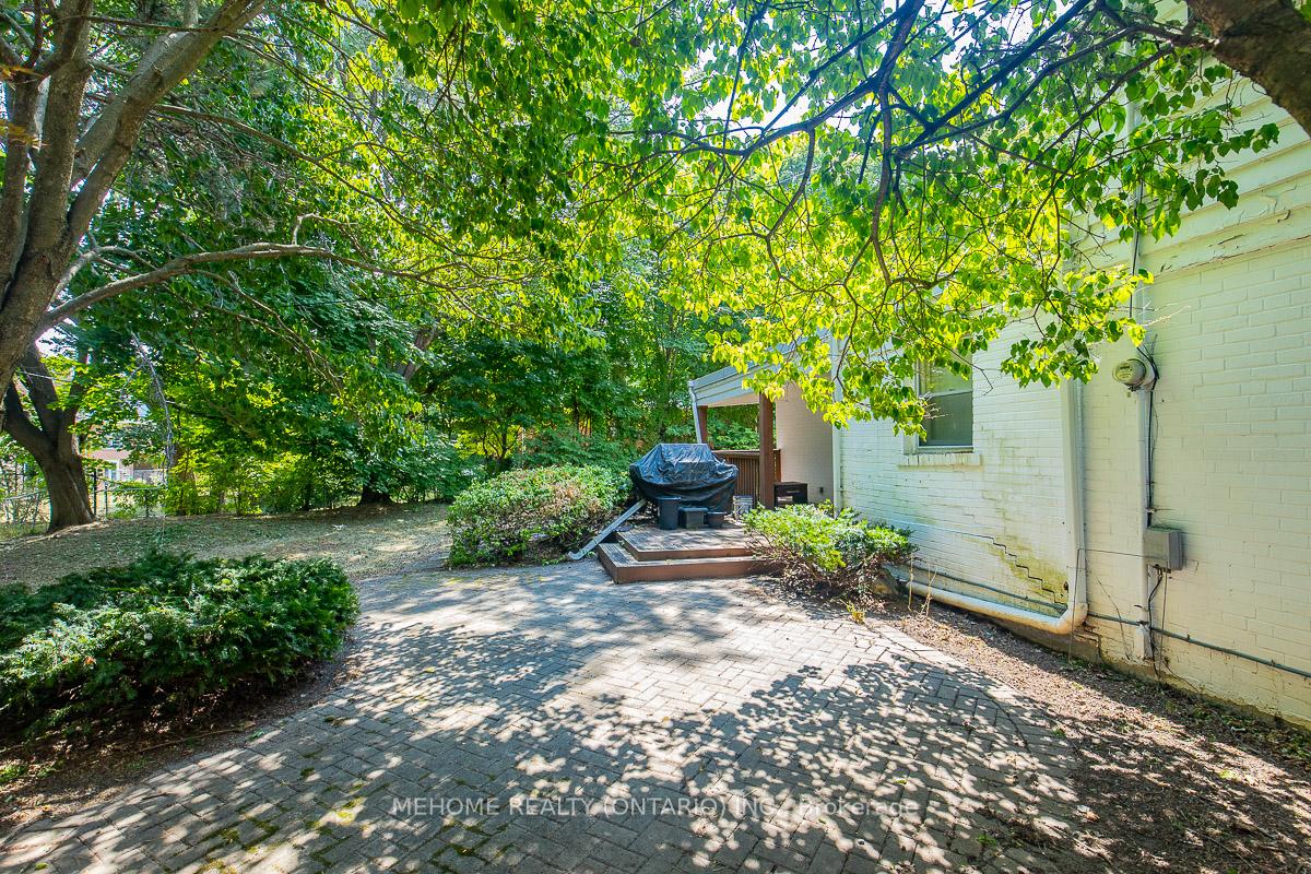 Photo 24 of 9 Laureleaf Road, Markham, Bayview Glen — HOMEH