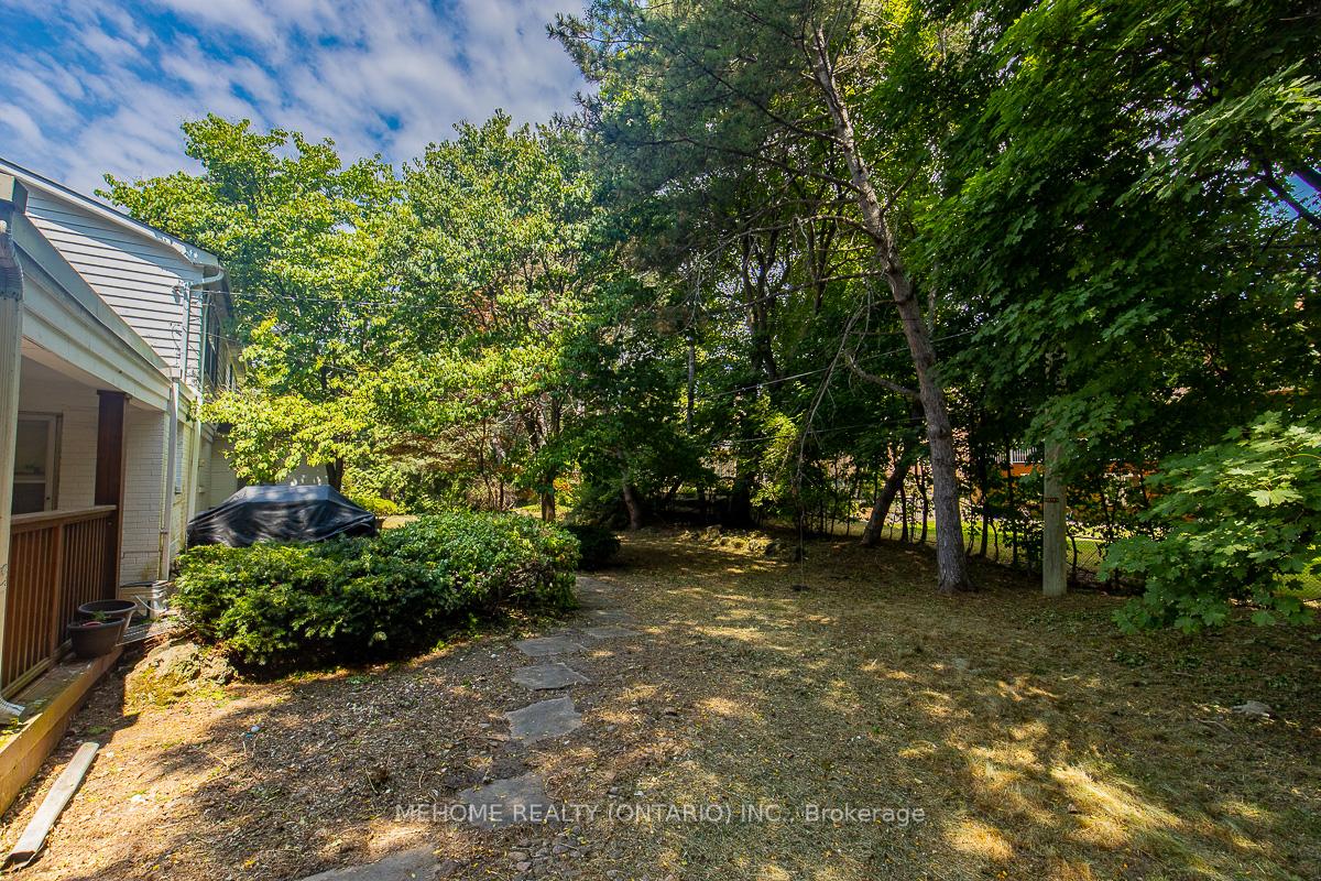 Photo 25 of 9 Laureleaf Road, Markham, Bayview Glen — HOMEH