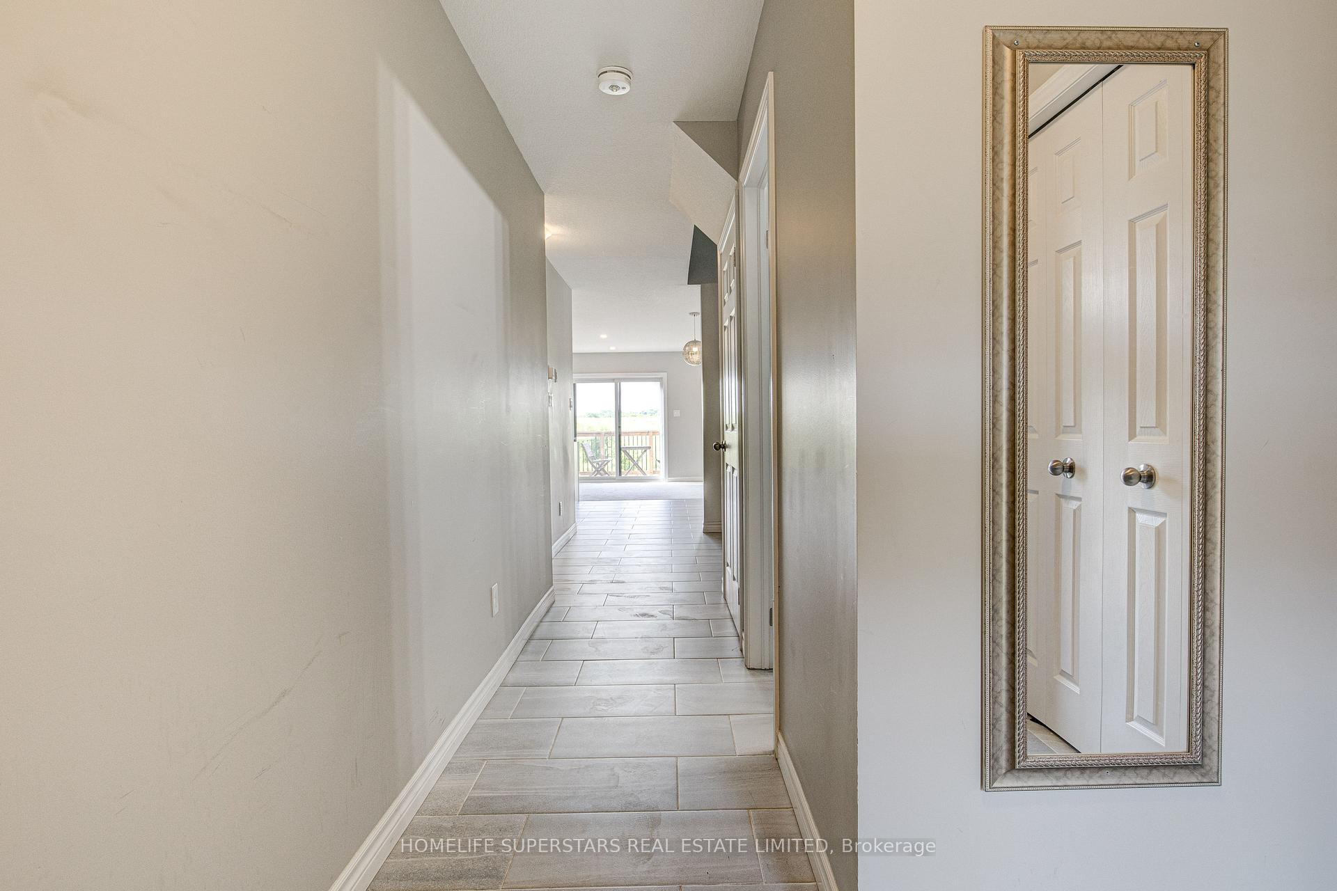 Photo 3 of 33 Woodedge Circle, Kitchener, Huron Park — HOMEH