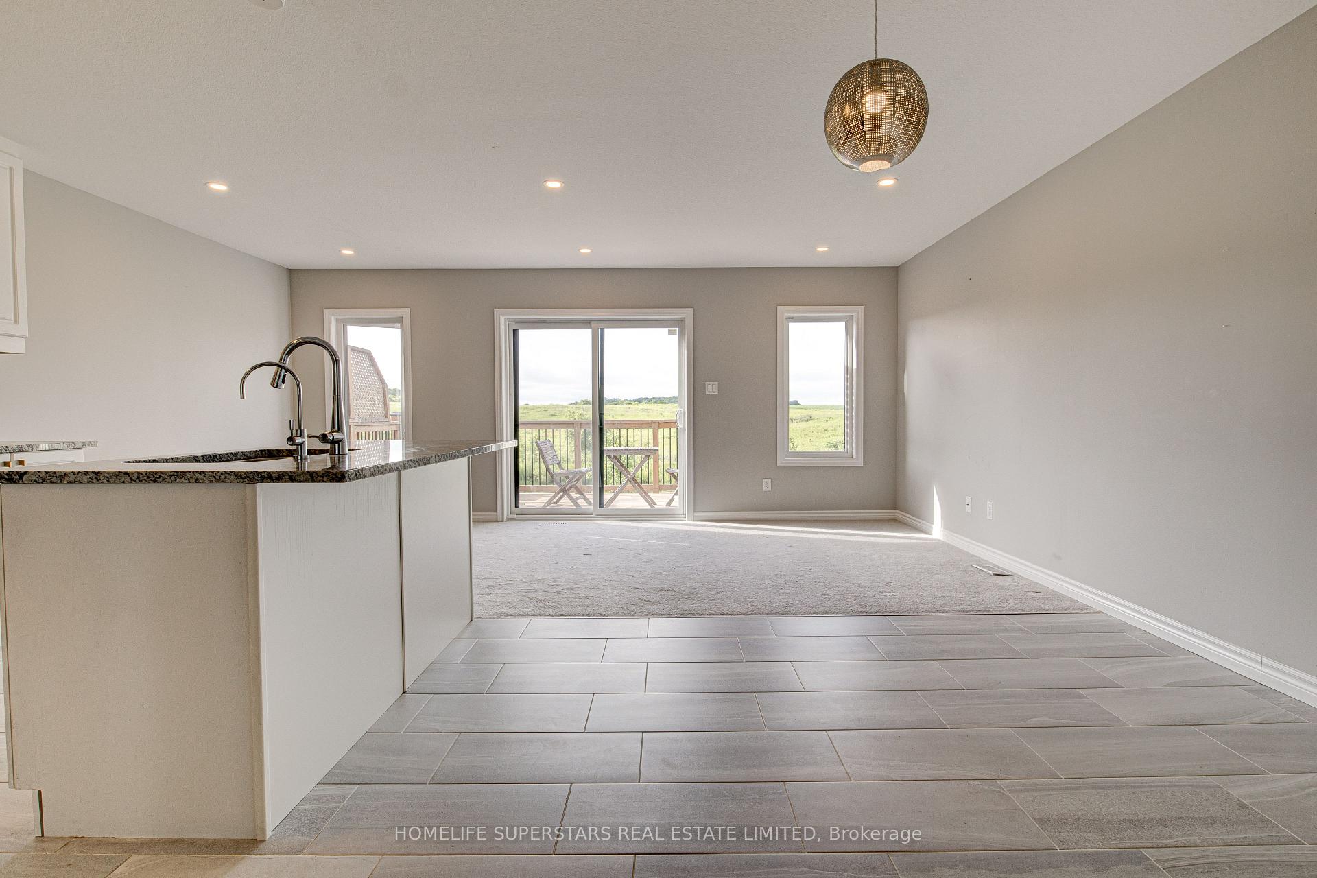 Photo 5 of 33 Woodedge Circle, Kitchener, Huron Park — HOMEH