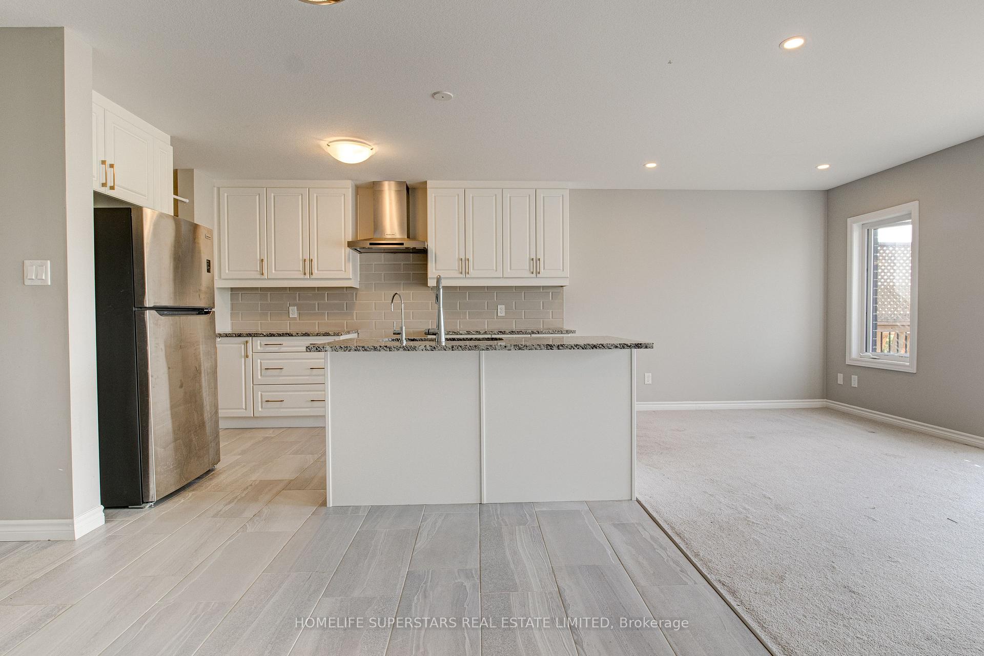 Photo 6 of 33 Woodedge Circle, Kitchener, Huron Park — HOMEH