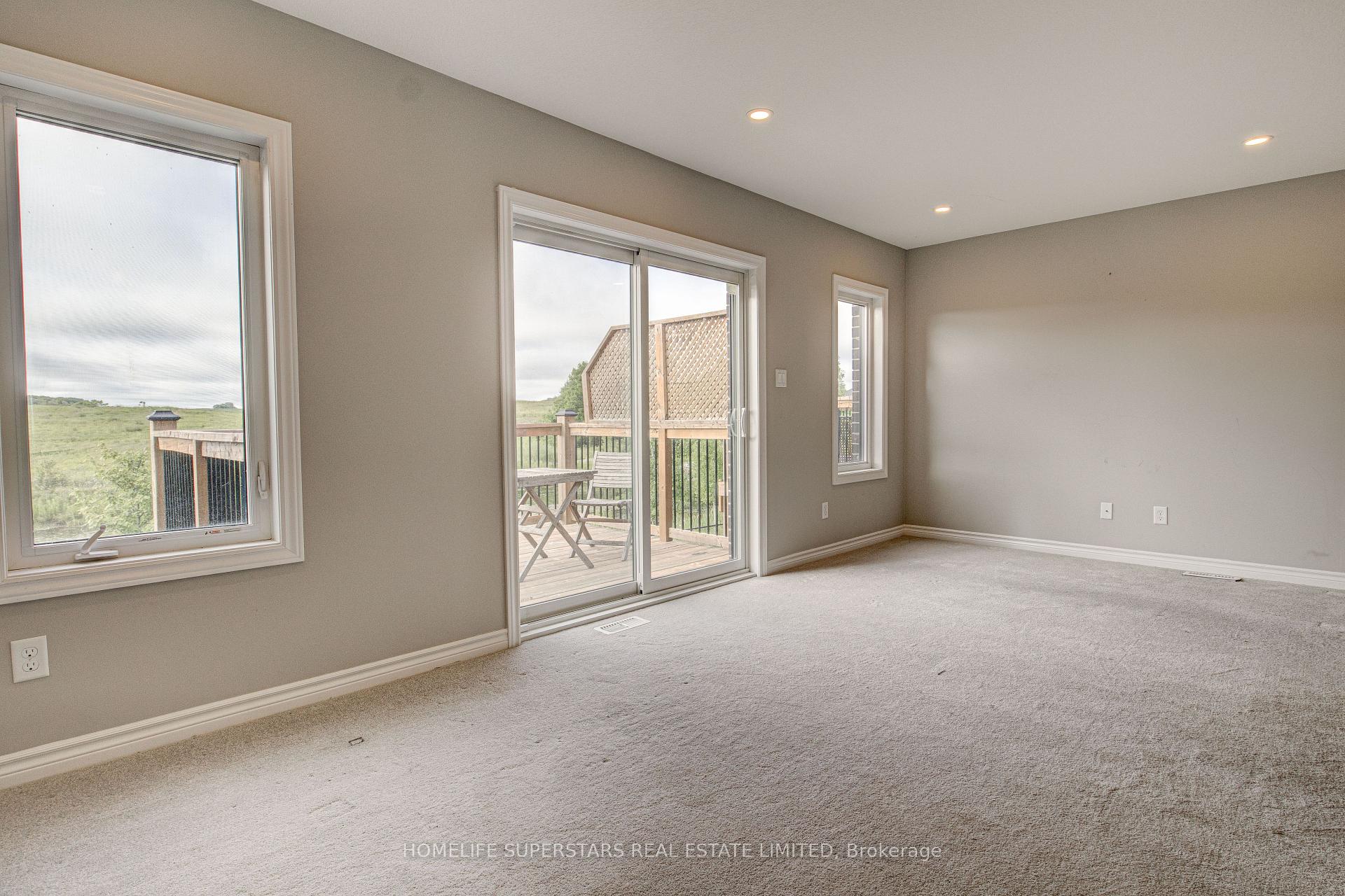 Photo 13 of 33 Woodedge Circle, Kitchener, Huron Park — HOMEH