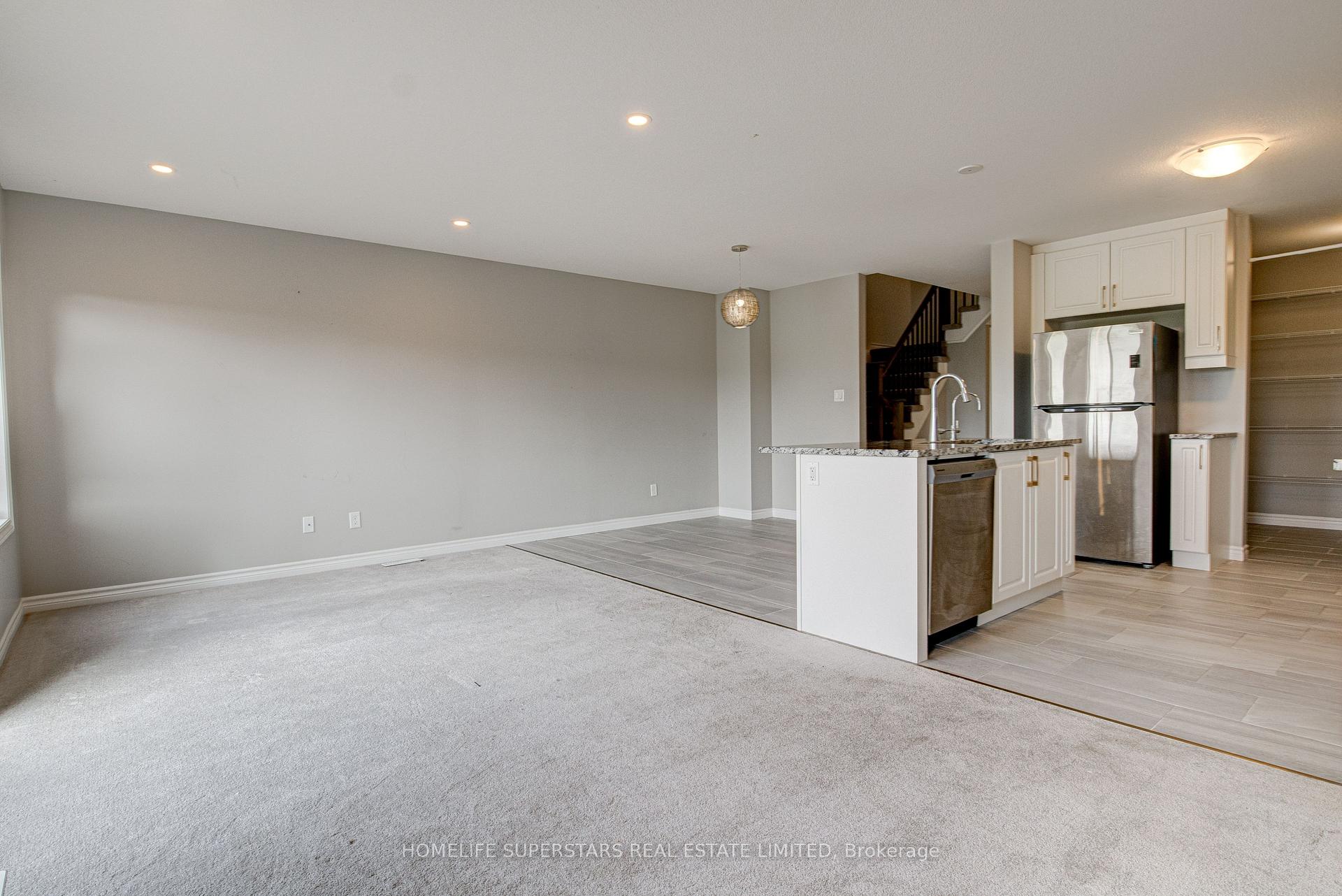 Photo 17 of 33 Woodedge Circle, Kitchener, Huron Park — HOMEH
