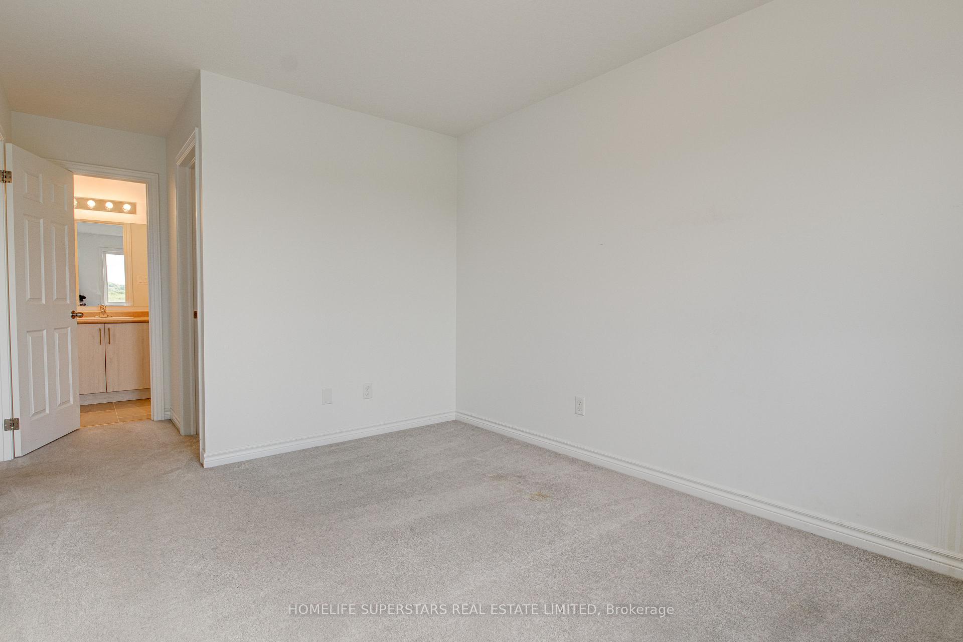 Photo 21 of 33 Woodedge Circle, Kitchener, Huron Park — HOMEH