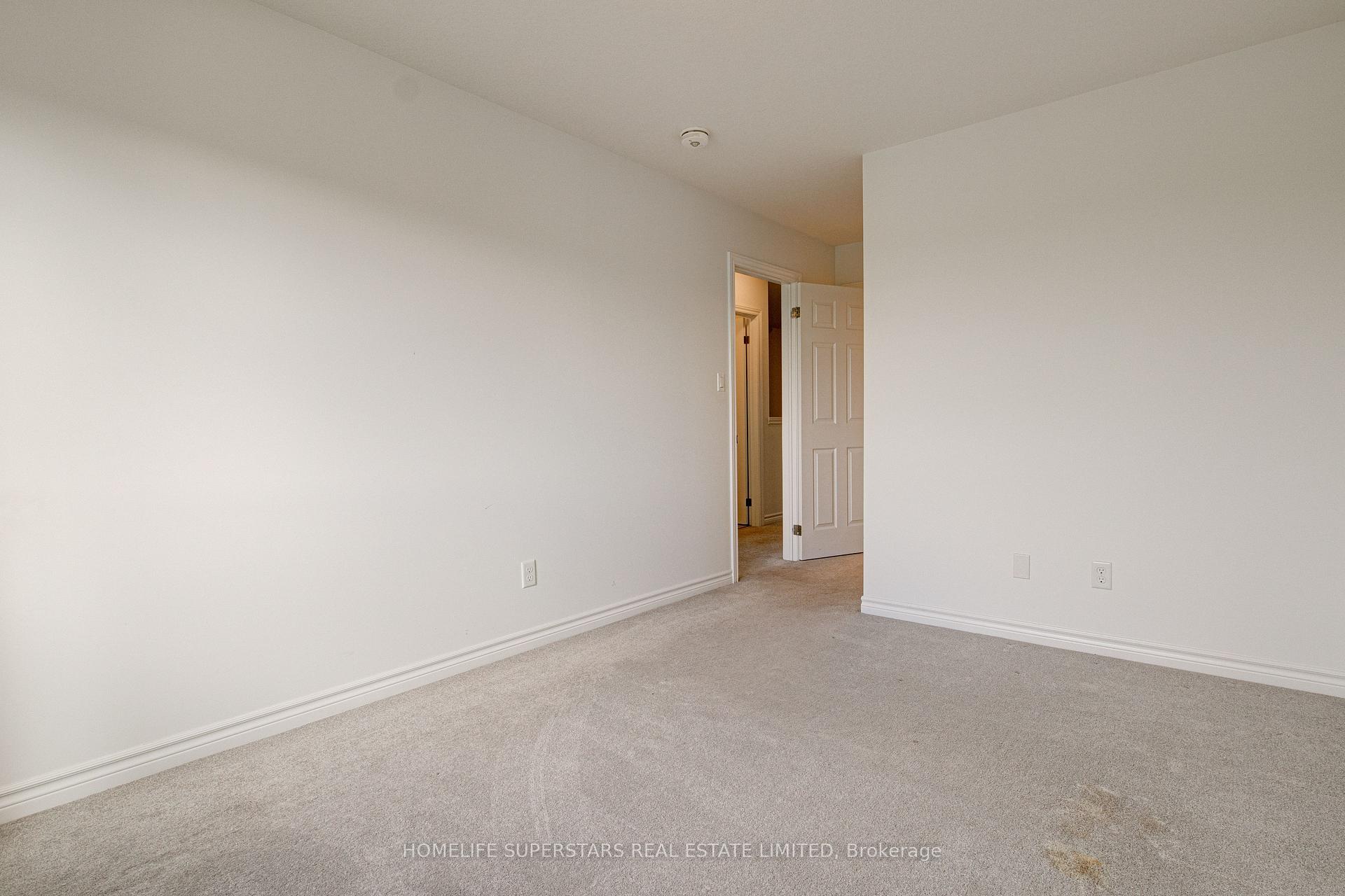 Photo 22 of 33 Woodedge Circle, Kitchener, Huron Park — HOMEH