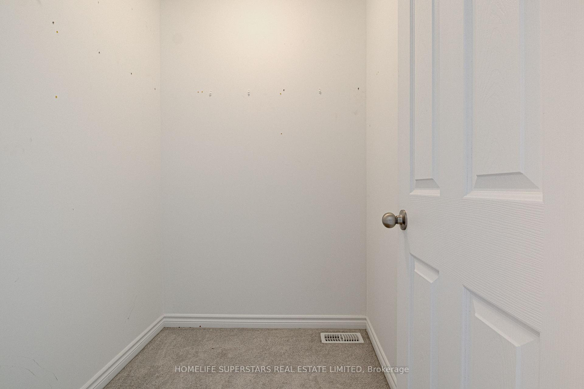 Photo 23 of 33 Woodedge Circle, Kitchener, Huron Park — HOMEH