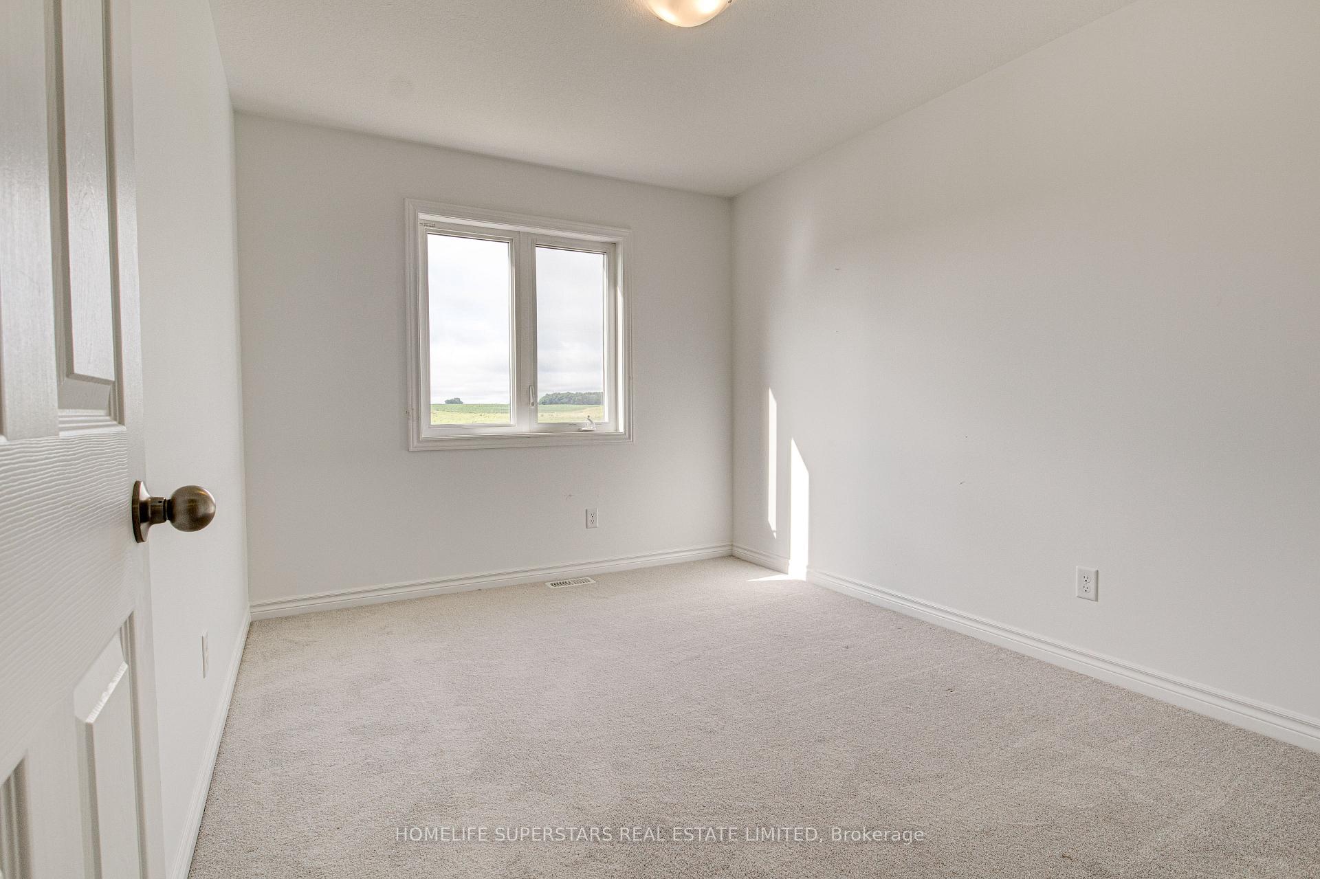Photo 25 of 33 Woodedge Circle, Kitchener, Huron Park — HOMEH