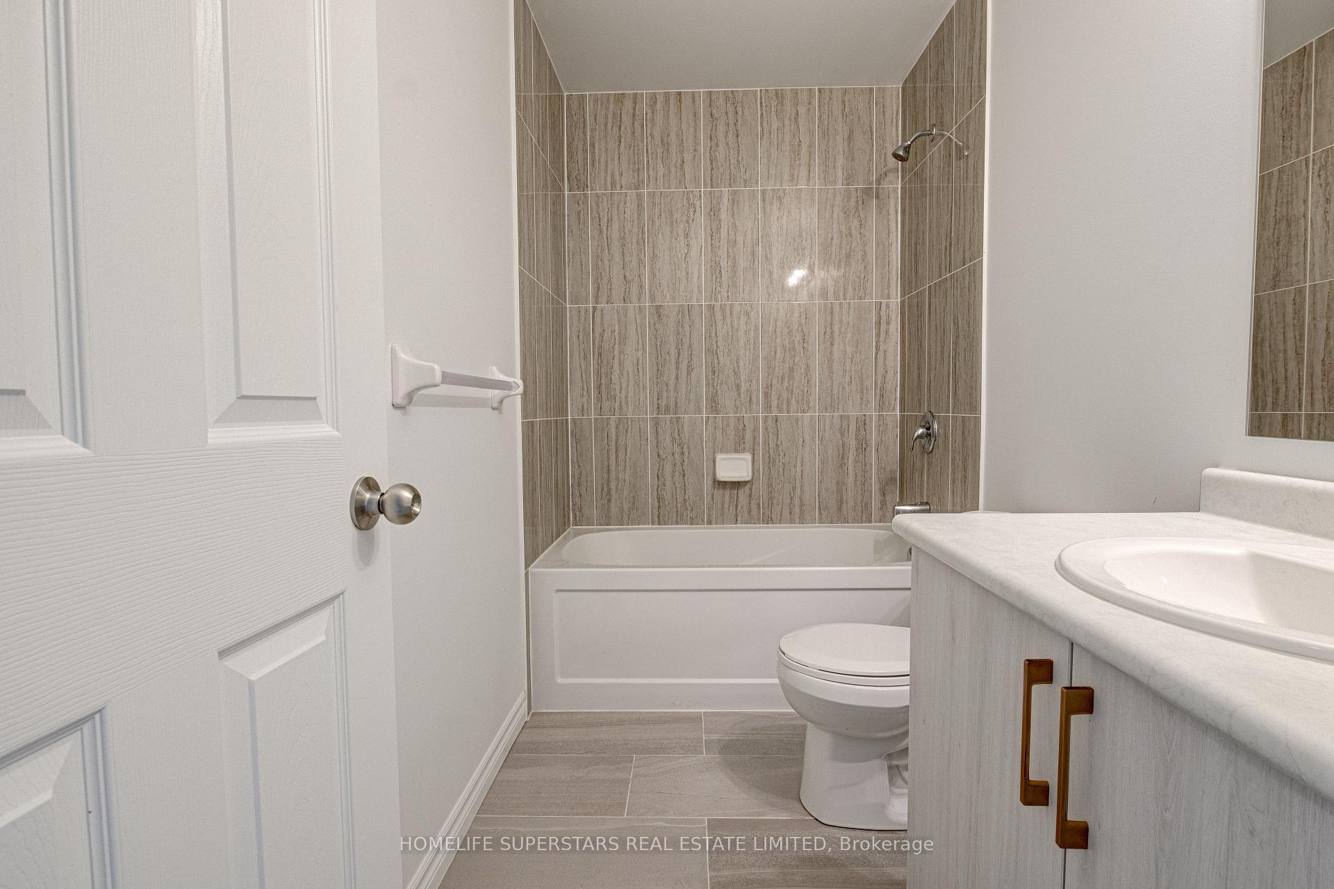 Photo 28 of 33 Woodedge Circle, Kitchener, Huron Park — HOMEH