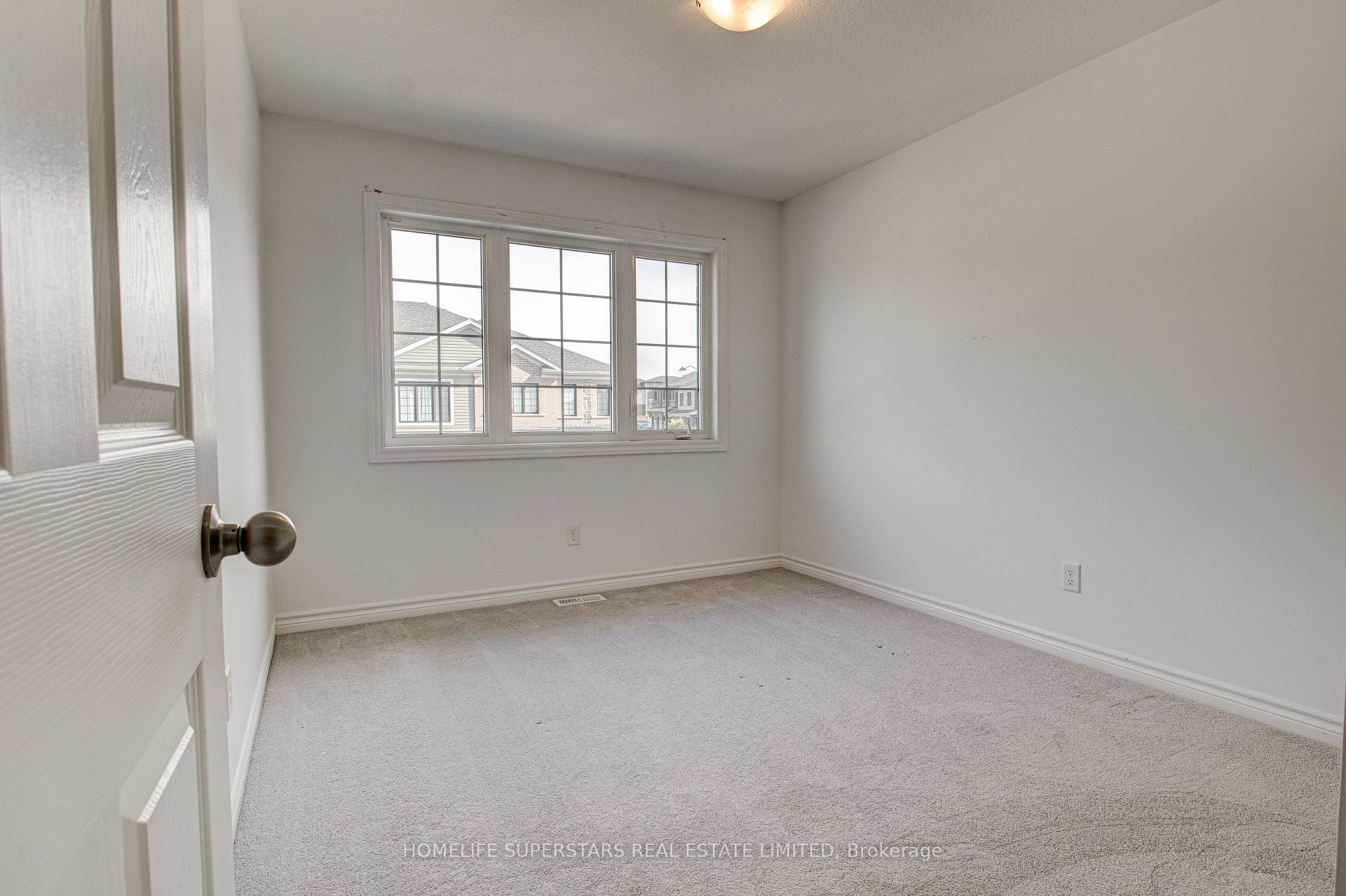 Photo 30 of 33 Woodedge Circle, Kitchener, Huron Park — HOMEH