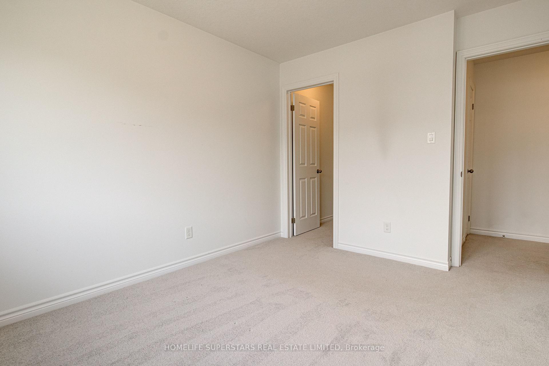 Photo 31 of 33 Woodedge Circle, Kitchener, Huron Park — HOMEH