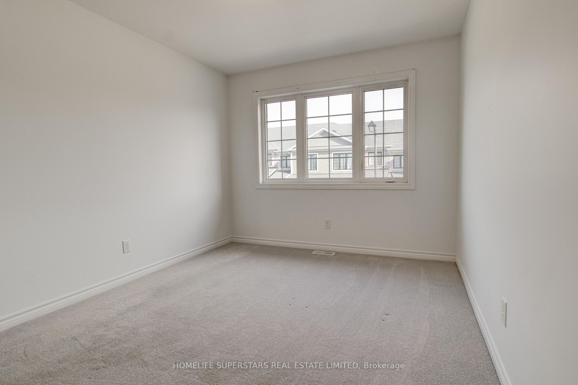Photo 32 of 33 Woodedge Circle, Kitchener, Huron Park — HOMEH